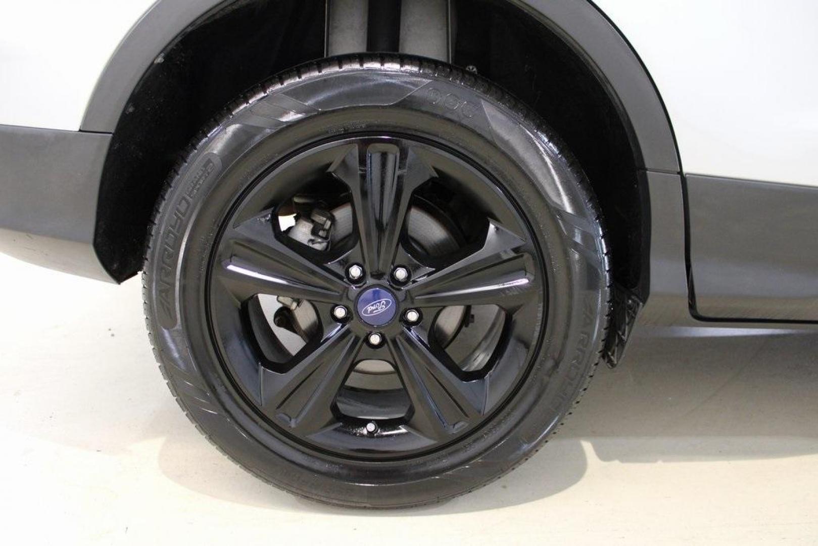 2014 Ingot Silver /Black Ford Escape SE (1FMCU0GX0EU) with an EcoBoost 1.6L I4 GTDi DOHC Turbocharged VCT engine, Automatic transmission, located at 15300 Midway Rd., Addison, TX, 75001, (972) 702-0011, 32.958321, -96.838074 - Photo#10