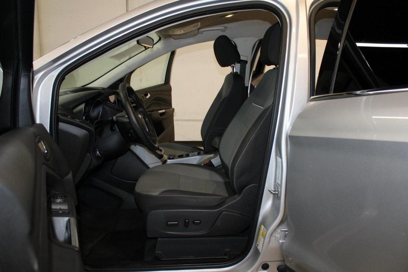 2014 Ingot Silver /Black Ford Escape SE (1FMCU0GX0EU) with an EcoBoost 1.6L I4 GTDi DOHC Turbocharged VCT engine, Automatic transmission, located at 15300 Midway Rd., Addison, TX, 75001, (972) 702-0011, 32.958321, -96.838074 - Photo#13
