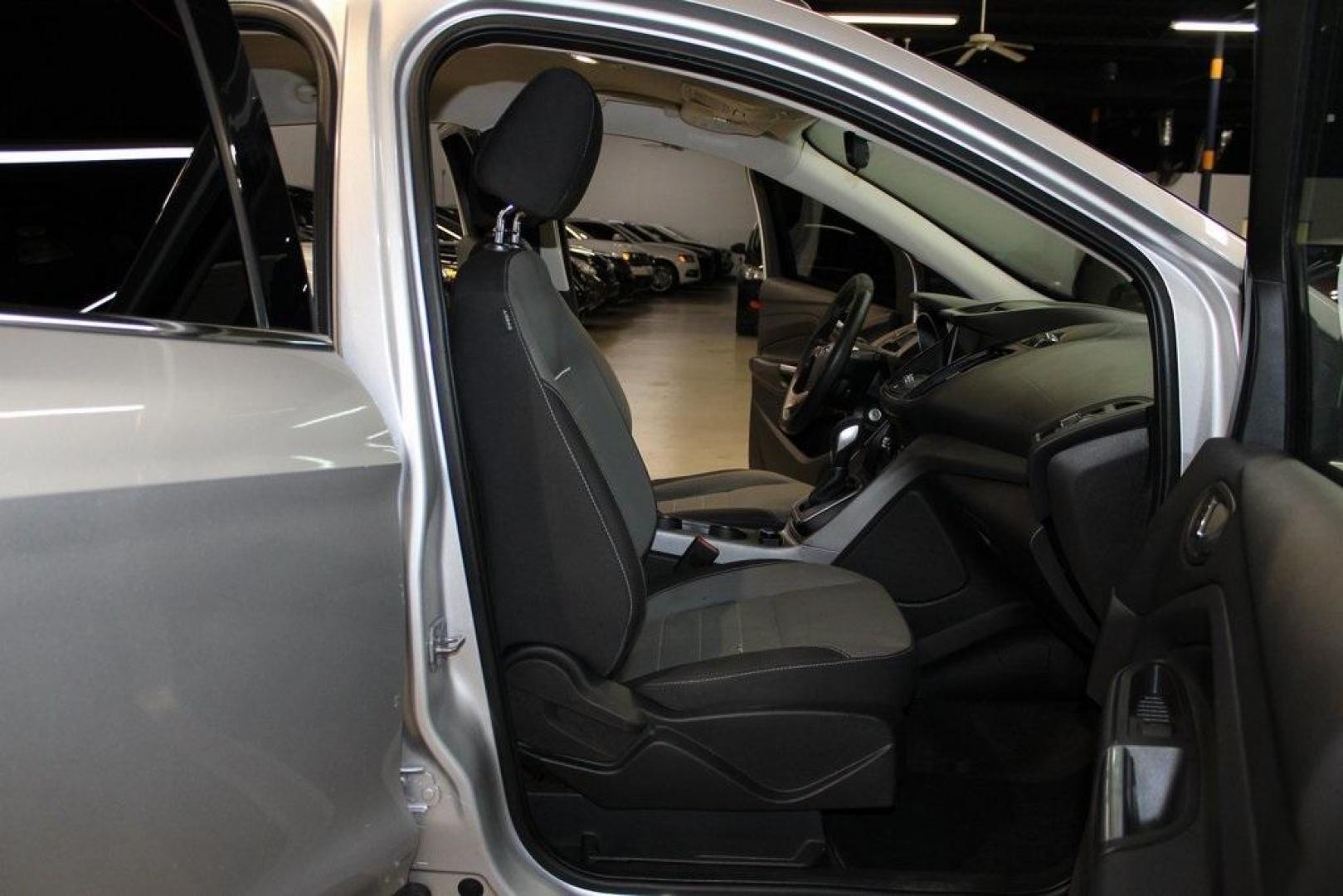 2014 Ingot Silver /Black Ford Escape SE (1FMCU0GX0EU) with an EcoBoost 1.6L I4 GTDi DOHC Turbocharged VCT engine, Automatic transmission, located at 15300 Midway Rd., Addison, TX, 75001, (972) 702-0011, 32.958321, -96.838074 - Photo#14