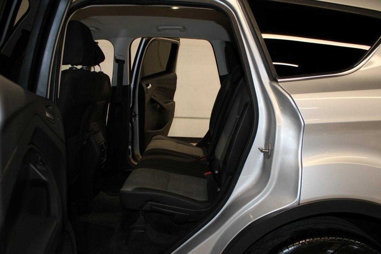 2014 Ingot Silver /Black Ford Escape SE (1FMCU0GX0EU) with an EcoBoost 1.6L I4 GTDi DOHC Turbocharged VCT engine, Automatic transmission, located at 15300 Midway Rd., Addison, TX, 75001, (972) 702-0011, 32.958321, -96.838074 - Photo#16