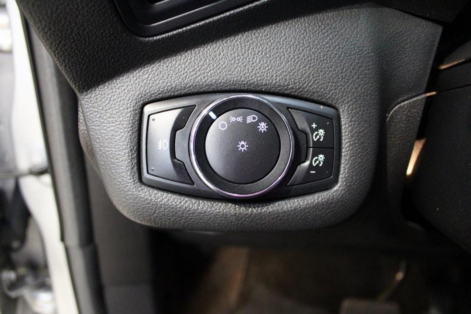 2014 Ingot Silver /Black Ford Escape SE (1FMCU0GX0EU) with an EcoBoost 1.6L I4 GTDi DOHC Turbocharged VCT engine, Automatic transmission, located at 15300 Midway Rd., Addison, TX, 75001, (972) 702-0011, 32.958321, -96.838074 - Photo#24