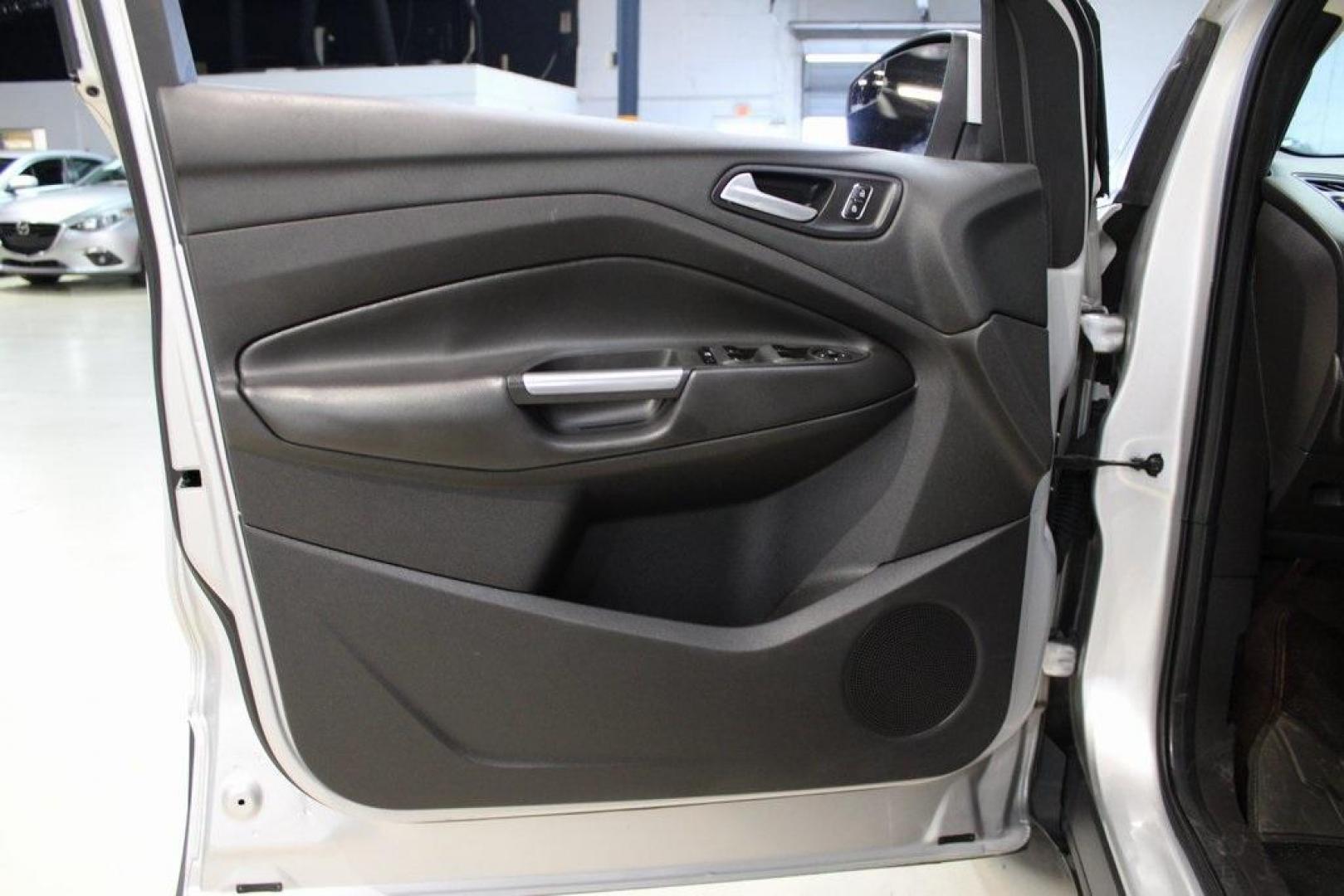 2014 Ingot Silver /Black Ford Escape SE (1FMCU0GX0EU) with an EcoBoost 1.6L I4 GTDi DOHC Turbocharged VCT engine, Automatic transmission, located at 15300 Midway Rd., Addison, TX, 75001, (972) 702-0011, 32.958321, -96.838074 - Photo#25