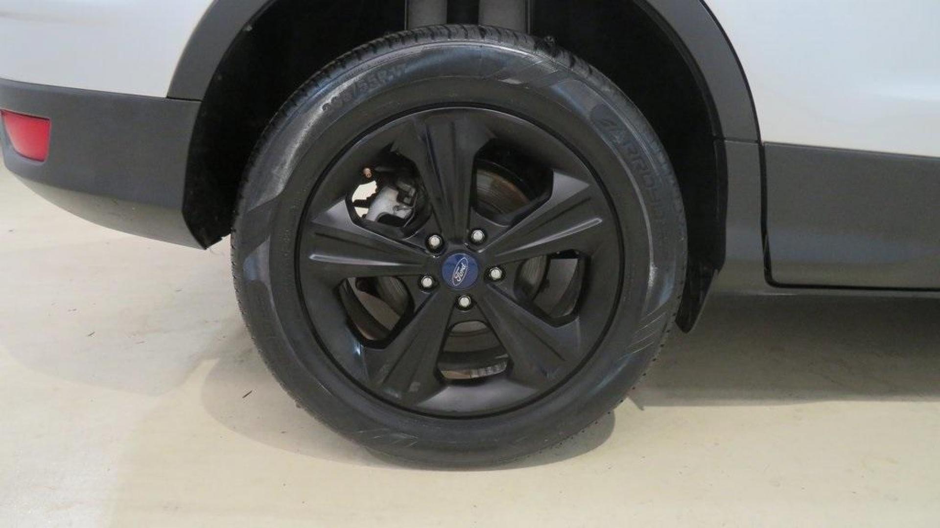 2014 Ingot Silver /Black Ford Escape SE (1FMCU0GX0EU) with an EcoBoost 1.6L I4 GTDi DOHC Turbocharged VCT engine, Automatic transmission, located at 15300 Midway Rd., Addison, TX, 75001, (972) 702-0011, 32.958321, -96.838074 - 2014 Ford Escape SE<br>Now Available at Midway Auto Group Addison, Texas<br><br>Versatile, efficient, and packed with comfort, the 2014 Ford Escape SE is a smart choice for drivers who need capability without sacrificing style. Whether you're commuting through Addison or embarking on weekend getawa - Photo#12