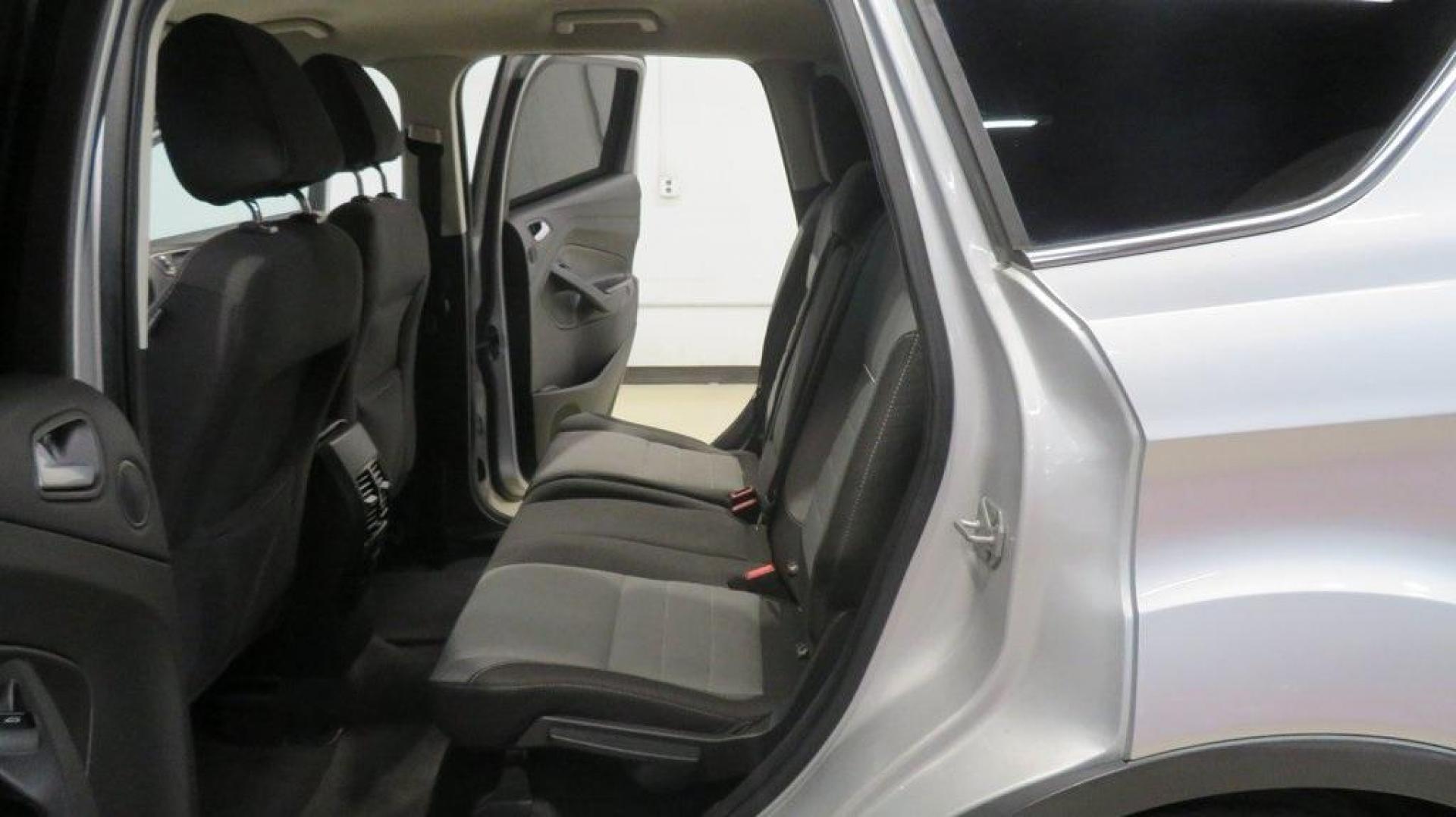 2014 Ingot Silver /Black Ford Escape SE (1FMCU0GX0EU) with an EcoBoost 1.6L I4 GTDi DOHC Turbocharged VCT engine, Automatic transmission, located at 15300 Midway Rd., Addison, TX, 75001, (972) 702-0011, 32.958321, -96.838074 - 2014 Ford Escape SE<br>Now Available at Midway Auto Group Addison, Texas<br><br>Versatile, efficient, and packed with comfort, the 2014 Ford Escape SE is a smart choice for drivers who need capability without sacrificing style. Whether you're commuting through Addison or embarking on weekend getawa - Photo#18