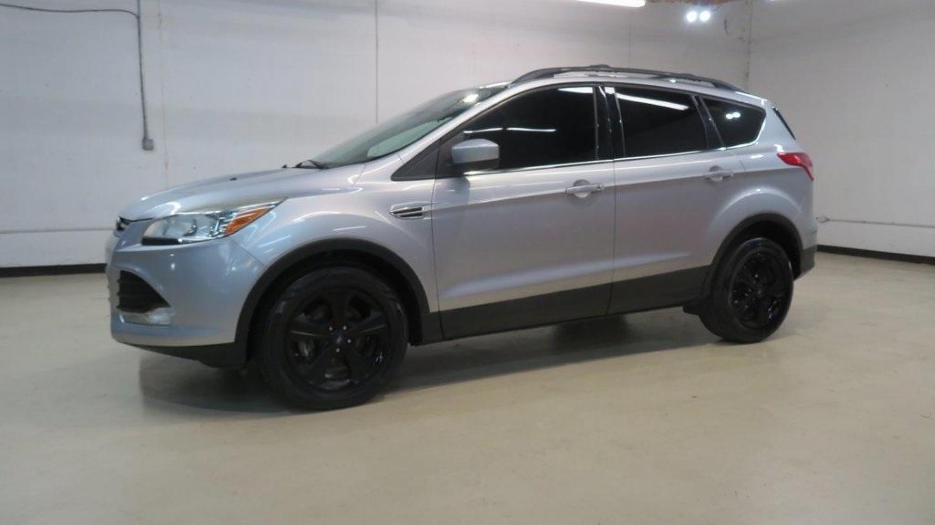 2014 Ingot Silver /Black Ford Escape SE (1FMCU0GX0EU) with an EcoBoost 1.6L I4 GTDi DOHC Turbocharged VCT engine, Automatic transmission, located at 15300 Midway Rd., Addison, TX, 75001, (972) 702-0011, 32.958321, -96.838074 - 2014 Ford Escape SE<br>Now Available at Midway Auto Group Addison, Texas<br><br>Versatile, efficient, and packed with comfort, the 2014 Ford Escape SE is a smart choice for drivers who need capability without sacrificing style. Whether you're commuting through Addison or embarking on weekend getawa - Photo#5