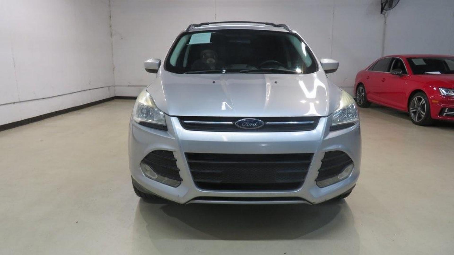 2014 Ingot Silver /Black Ford Escape SE (1FMCU0GX0EU) with an EcoBoost 1.6L I4 GTDi DOHC Turbocharged VCT engine, Automatic transmission, located at 15300 Midway Rd., Addison, TX, 75001, (972) 702-0011, 32.958321, -96.838074 - 2014 Ford Escape SE<br>Now Available at Midway Auto Group Addison, Texas<br><br>Versatile, efficient, and packed with comfort, the 2014 Ford Escape SE is a smart choice for drivers who need capability without sacrificing style. Whether you're commuting through Addison or embarking on weekend getawa - Photo#6