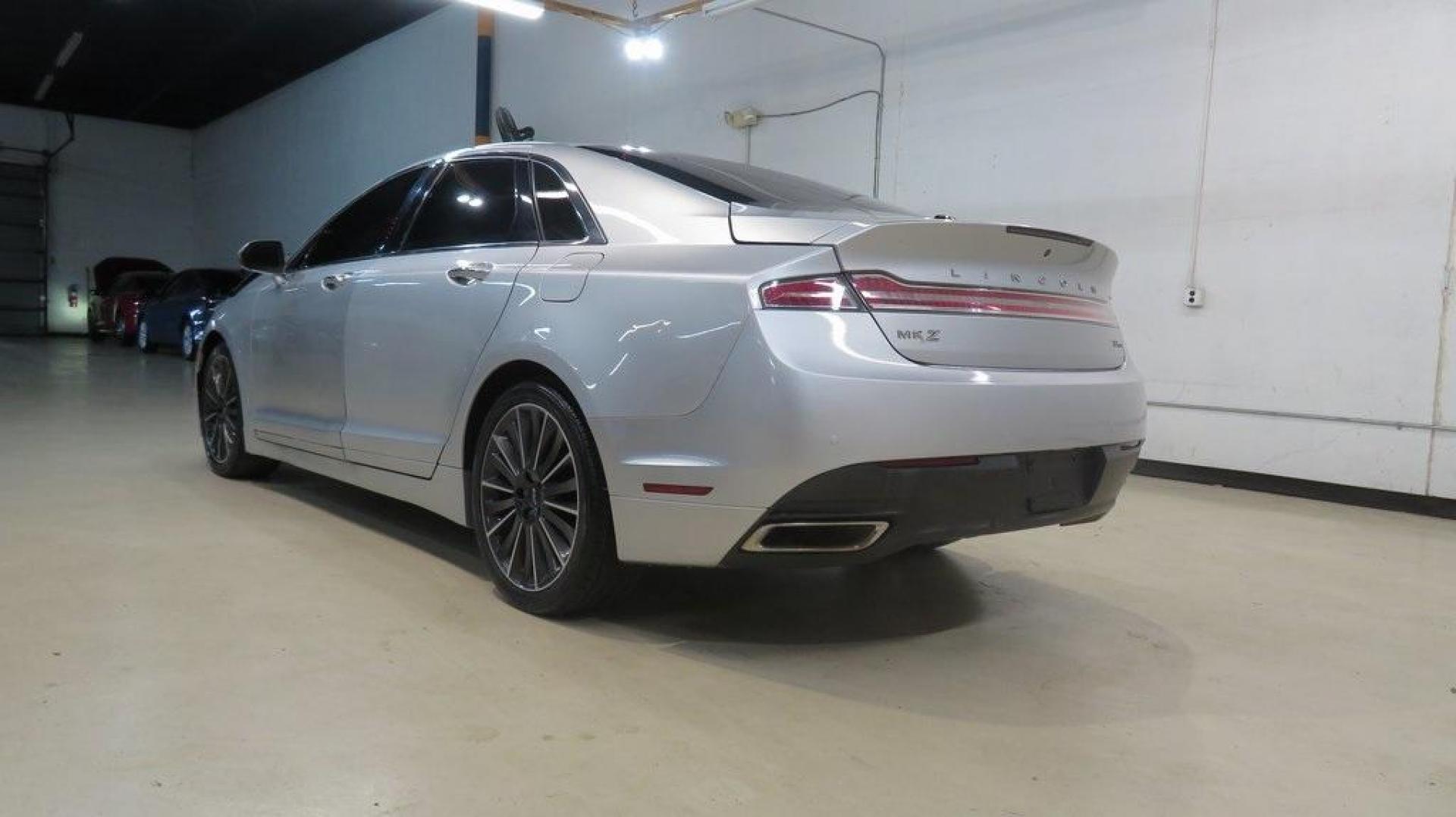 2016 Ingot Silver /Ebony Lincoln MKZ Base (3LN6L2JKXGR) with an 3.7L V6 Ti-VCT 24V engine, Automatic transmission, located at 15300 Midway Rd., Addison, TX, 75001, (972) 702-0011, 32.958321, -96.838074 - Photo#3
