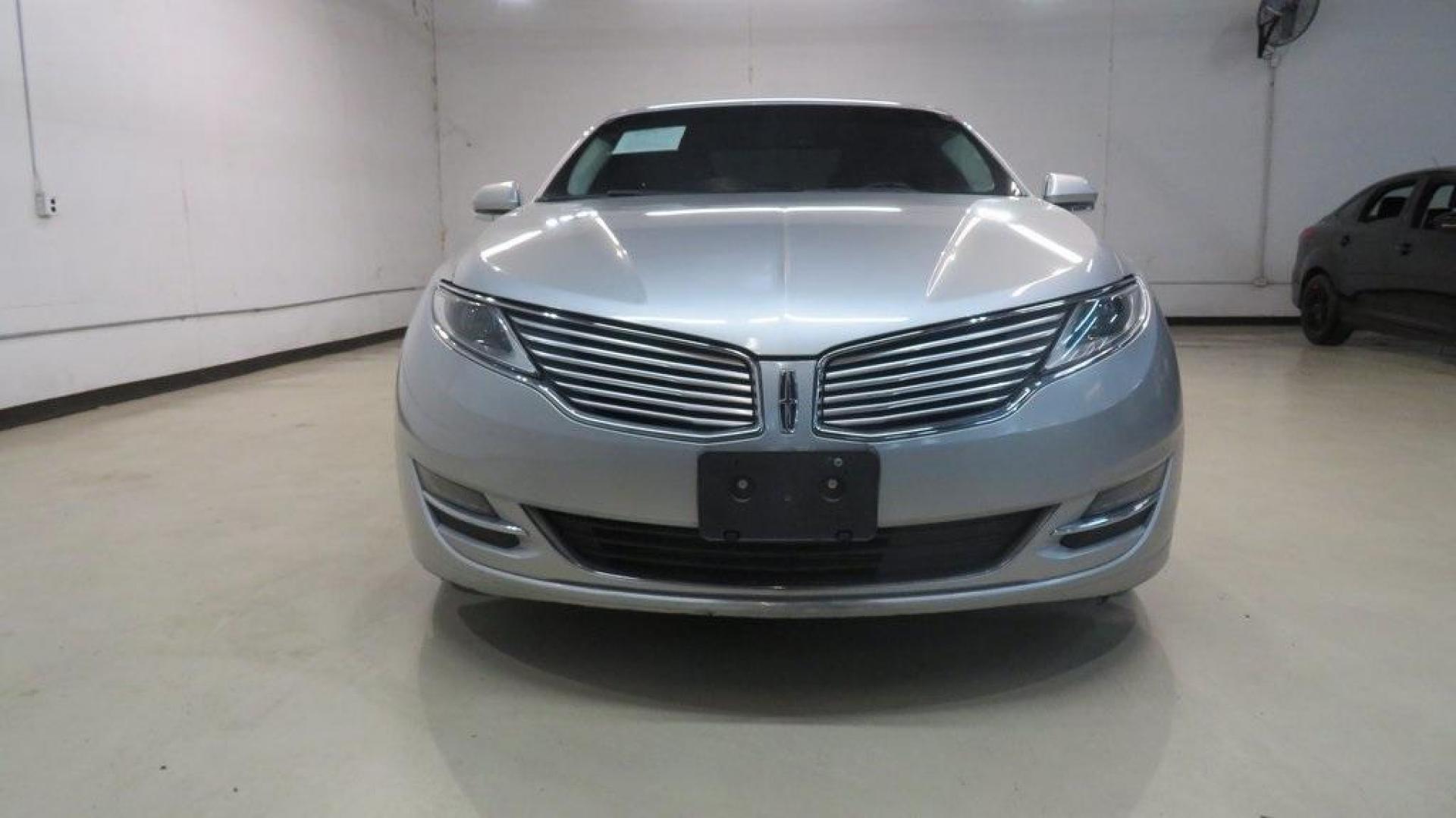 2016 Ingot Silver /Ebony Lincoln MKZ Base (3LN6L2JKXGR) with an 3.7L V6 Ti-VCT 24V engine, Automatic transmission, located at 15300 Midway Rd., Addison, TX, 75001, (972) 702-0011, 32.958321, -96.838074 - Photo#5
