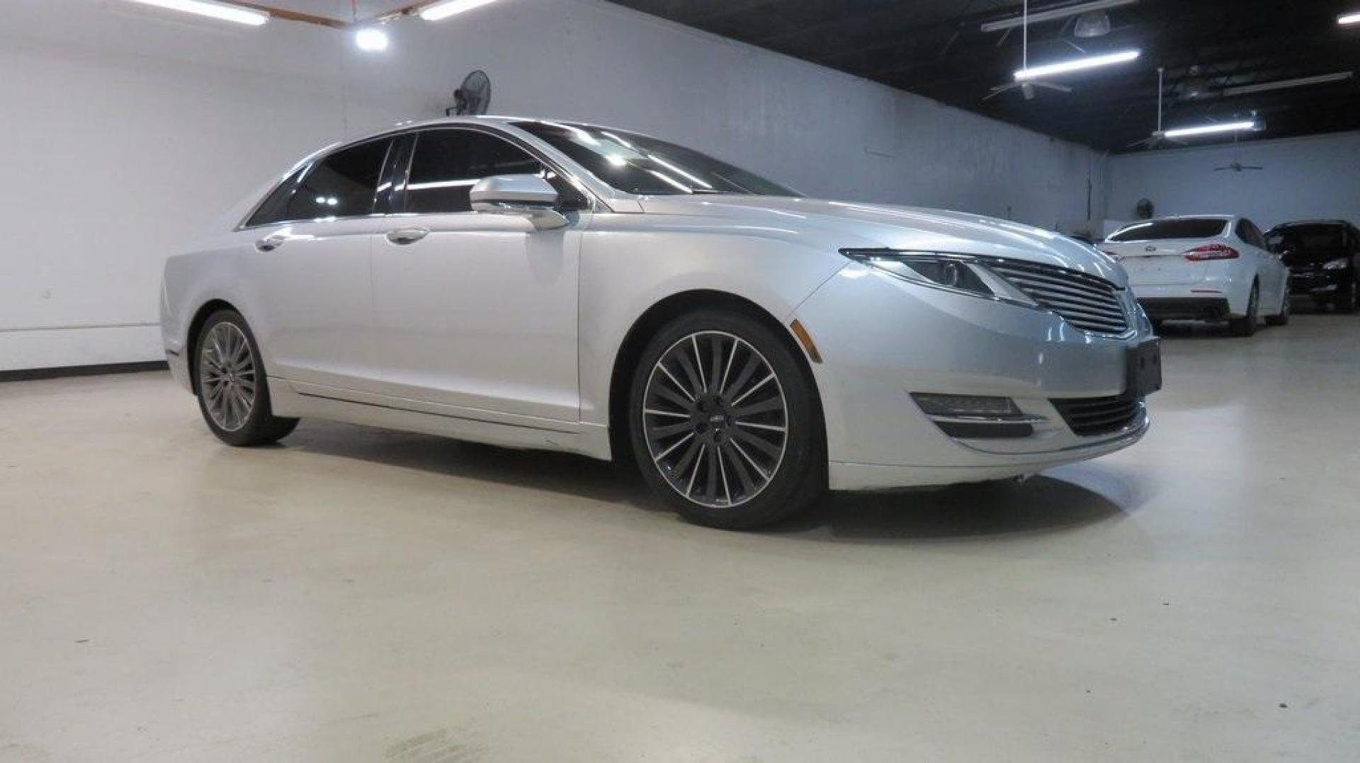 2016 Ingot Silver /Ebony Lincoln MKZ Base (3LN6L2JKXGR) with an 3.7L V6 Ti-VCT 24V engine, Automatic transmission, located at 15300 Midway Rd., Addison, TX, 75001, (972) 702-0011, 32.958321, -96.838074 - Photo#6
