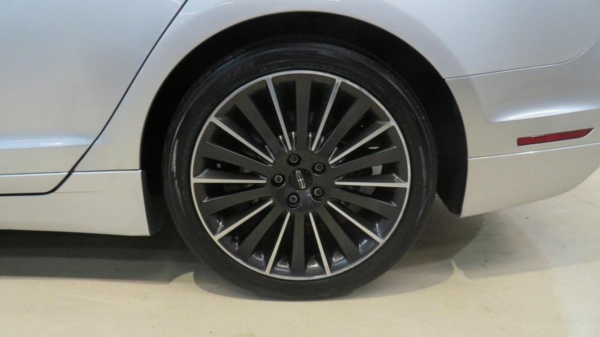 2016 Ingot Silver /Ebony Lincoln MKZ Base (3LN6L2JKXGR) with an 3.7L V6 Ti-VCT 24V engine, Automatic transmission, located at 15300 Midway Rd., Addison, TX, 75001, (972) 702-0011, 32.958321, -96.838074 - Photo#9