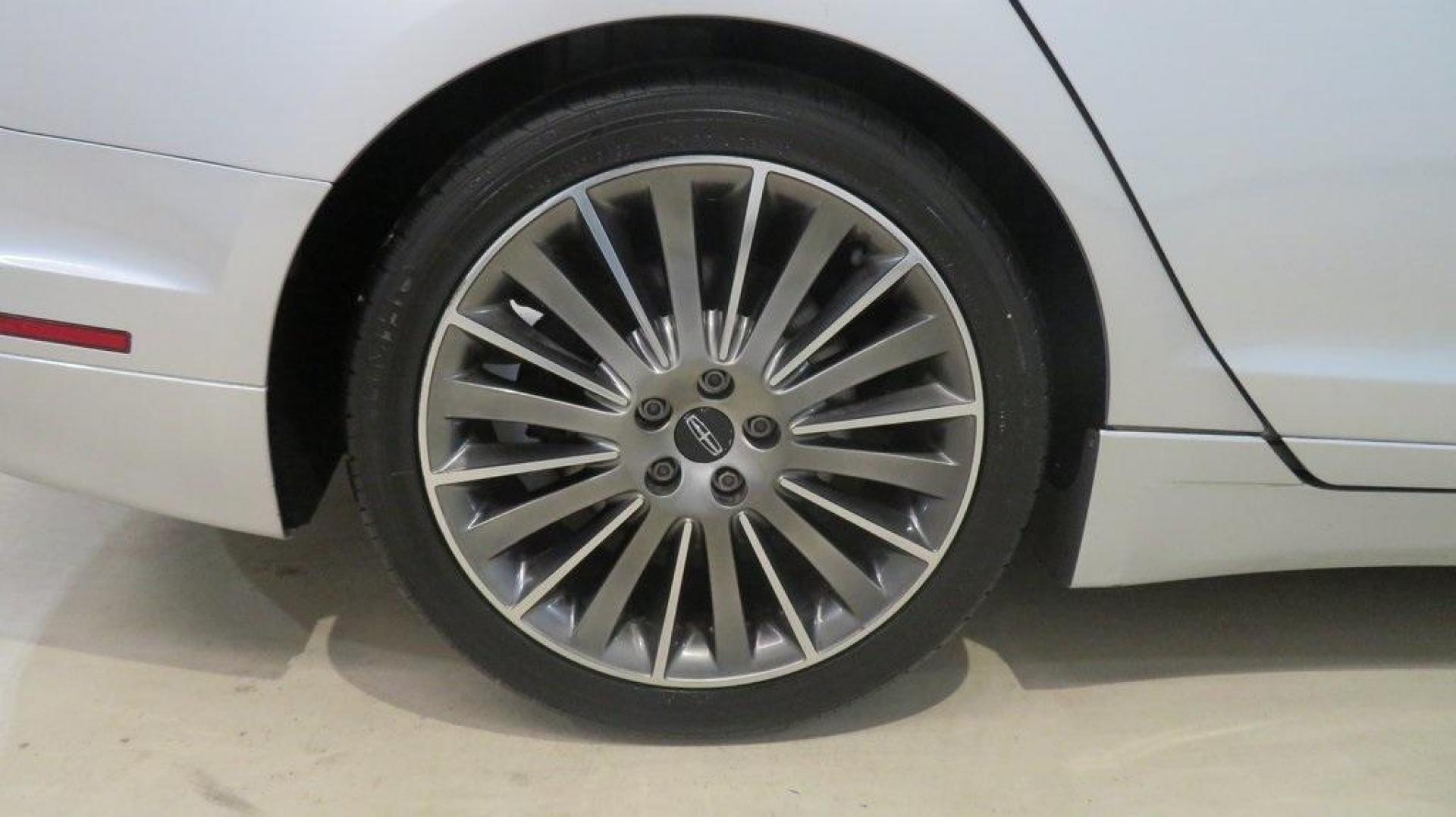 2016 Ingot Silver /Ebony Lincoln MKZ Base (3LN6L2JKXGR) with an 3.7L V6 Ti-VCT 24V engine, Automatic transmission, located at 15300 Midway Rd., Addison, TX, 75001, (972) 702-0011, 32.958321, -96.838074 - Photo#10