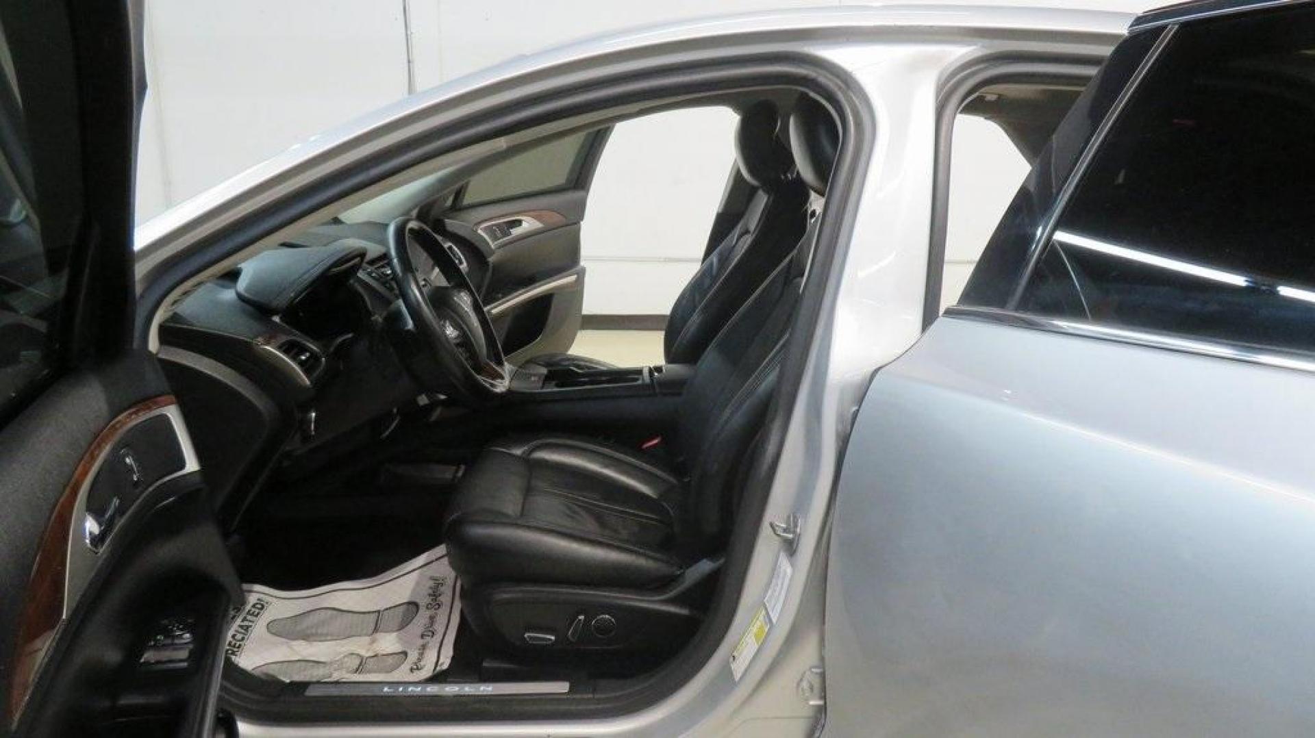 2016 Ingot Silver /Ebony Lincoln MKZ Base (3LN6L2JKXGR) with an 3.7L V6 Ti-VCT 24V engine, Automatic transmission, located at 15300 Midway Rd., Addison, TX, 75001, (972) 702-0011, 32.958321, -96.838074 - Photo#13