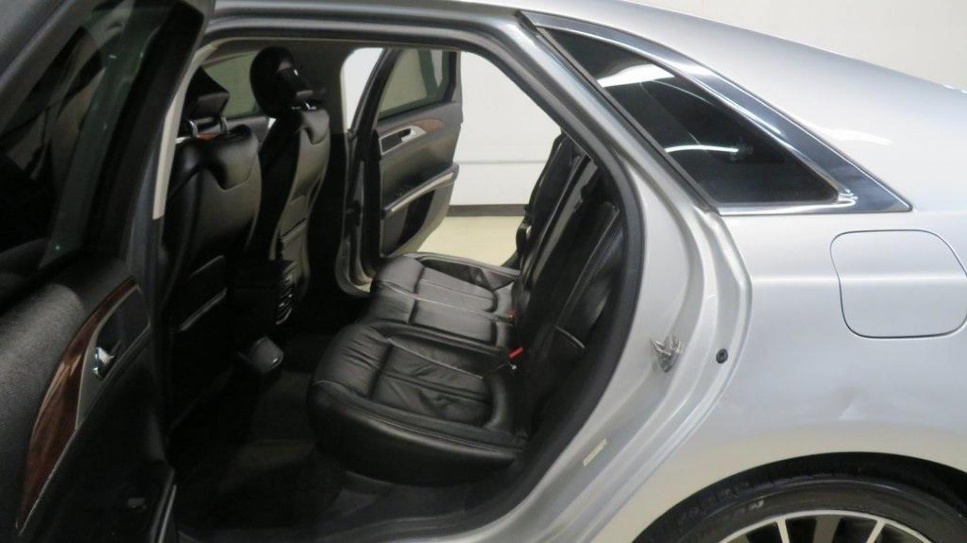 2016 Ingot Silver /Ebony Lincoln MKZ Base (3LN6L2JKXGR) with an 3.7L V6 Ti-VCT 24V engine, Automatic transmission, located at 15300 Midway Rd., Addison, TX, 75001, (972) 702-0011, 32.958321, -96.838074 - Photo#16