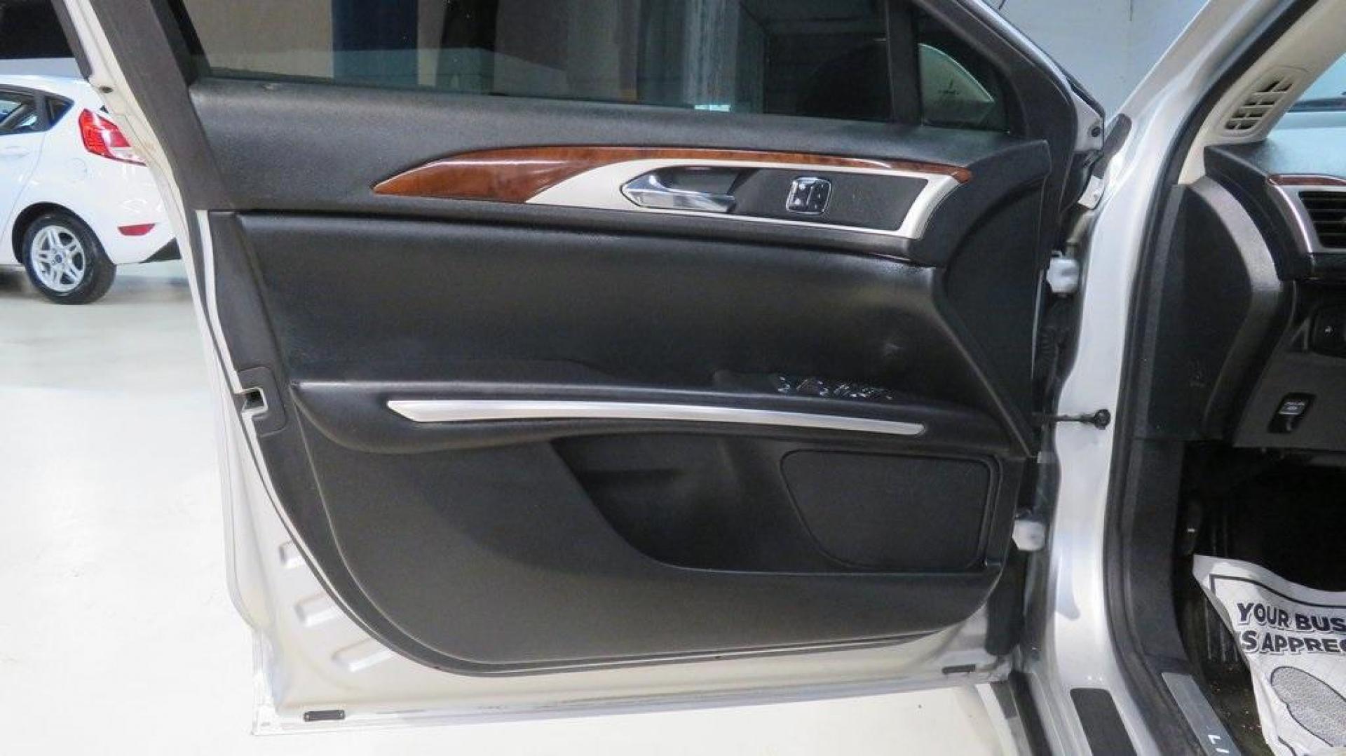2016 Ingot Silver /Ebony Lincoln MKZ Base (3LN6L2JKXGR) with an 3.7L V6 Ti-VCT 24V engine, Automatic transmission, located at 15300 Midway Rd., Addison, TX, 75001, (972) 702-0011, 32.958321, -96.838074 - Photo#28