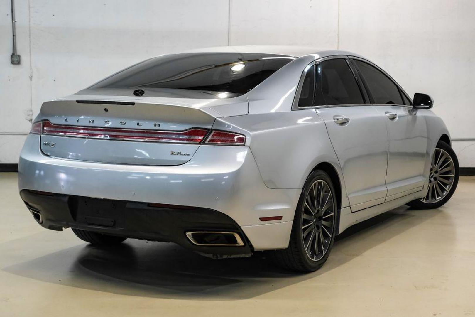 2016 Ingot Silver /Ebony Lincoln MKZ Base (3LN6L2JKXGR) with an 3.7L V6 Ti-VCT 24V engine, Automatic transmission, located at 15300 Midway Rd., Addison, TX, 75001, (972) 702-0011, 32.958321, -96.838074 - 2016 Lincoln MKZ<br>Now Available at Midway Auto Group Addison, Texas<br><br>With elegant styling, smooth turbocharged performance, and a premium interior, the 2016 Lincoln MKZ delivers a refined driving experience thats built to impress. Ideal for drivers looking to elevate their daily commute or - Photo#8