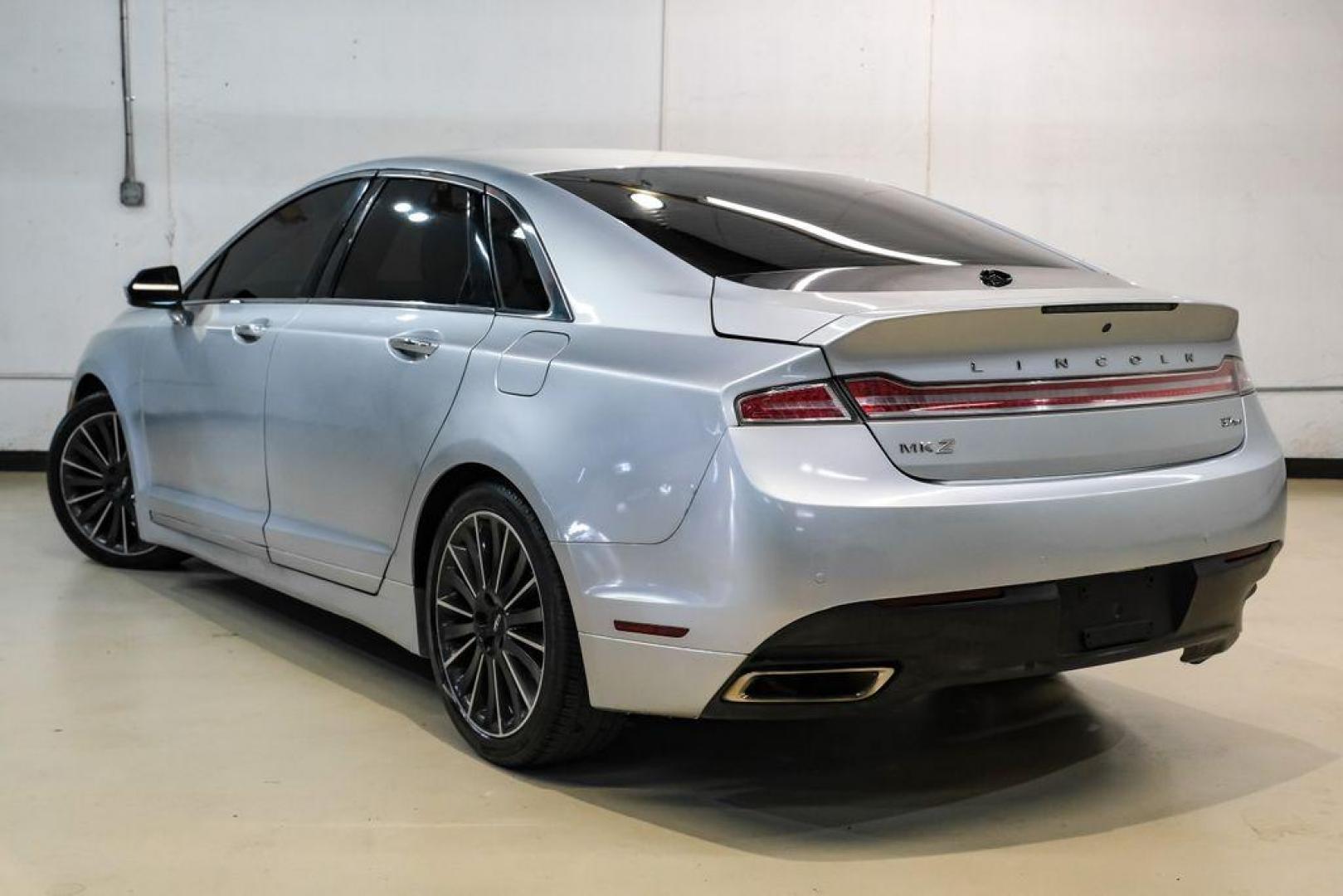 2016 Ingot Silver /Ebony Lincoln MKZ Base (3LN6L2JKXGR) with an 3.7L V6 Ti-VCT 24V engine, Automatic transmission, located at 15300 Midway Rd., Addison, TX, 75001, (972) 702-0011, 32.958321, -96.838074 - 2016 Lincoln MKZ<br>Now Available at Midway Auto Group Addison, Texas<br><br>With elegant styling, smooth turbocharged performance, and a premium interior, the 2016 Lincoln MKZ delivers a refined driving experience thats built to impress. Ideal for drivers looking to elevate their daily commute or - Photo#10
