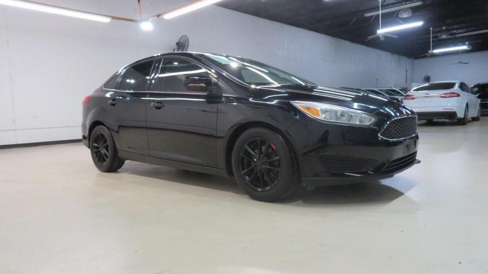 2018 Shadow Black /Charcoal Black Ford Focus SE (1FADP3F26JL) with an 2.0L I4 DGI Ti-VCT engine, Automatic transmission, located at 15300 Midway Rd., Addison, TX, 75001, (972) 702-0011, 32.958321, -96.838074 - Photo#6