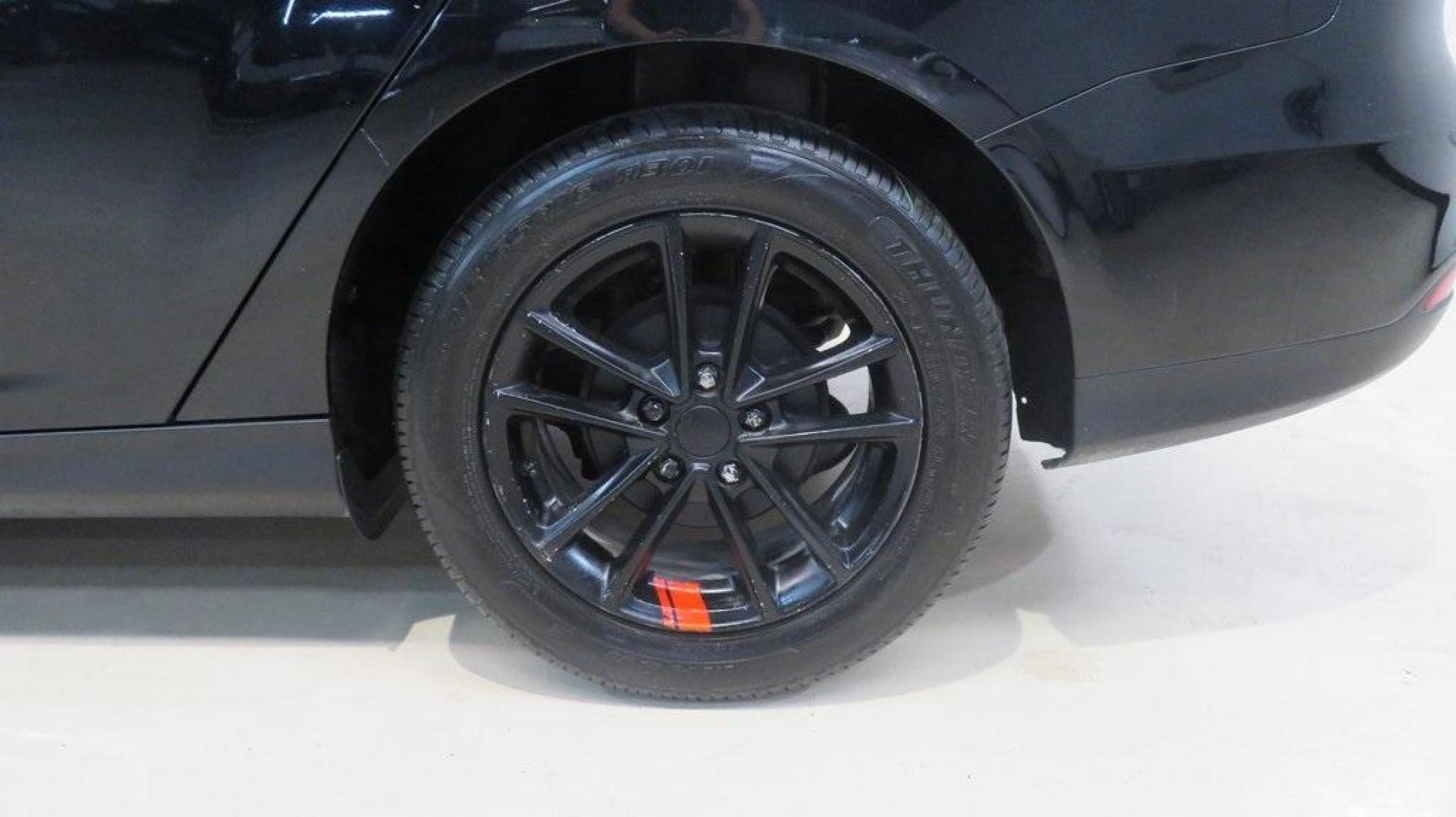 2018 Shadow Black /Charcoal Black Ford Focus SE (1FADP3F26JL) with an 2.0L I4 DGI Ti-VCT engine, Automatic transmission, located at 15300 Midway Rd., Addison, TX, 75001, (972) 702-0011, 32.958321, -96.838074 - Photo#9