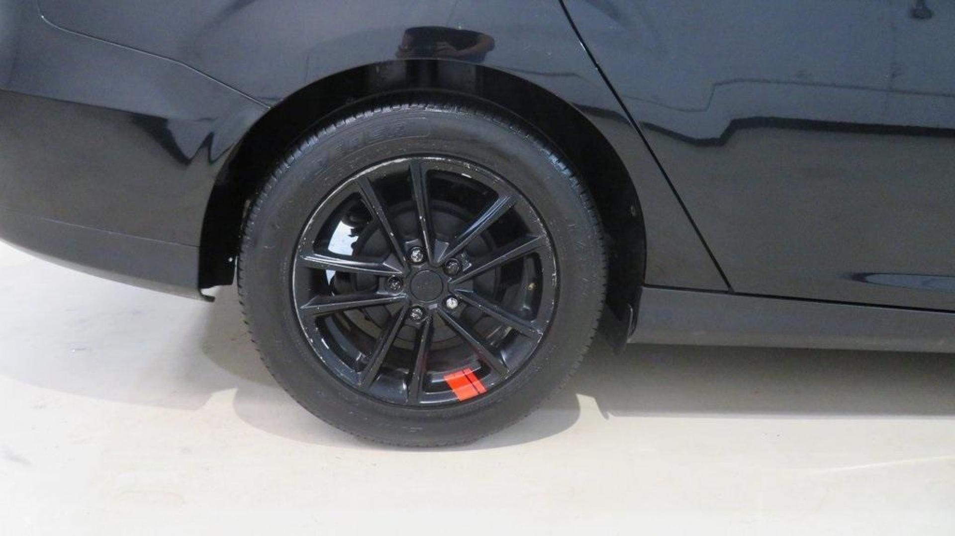 2018 Shadow Black /Charcoal Black Ford Focus SE (1FADP3F26JL) with an 2.0L I4 DGI Ti-VCT engine, Automatic transmission, located at 15300 Midway Rd., Addison, TX, 75001, (972) 702-0011, 32.958321, -96.838074 - Photo#10