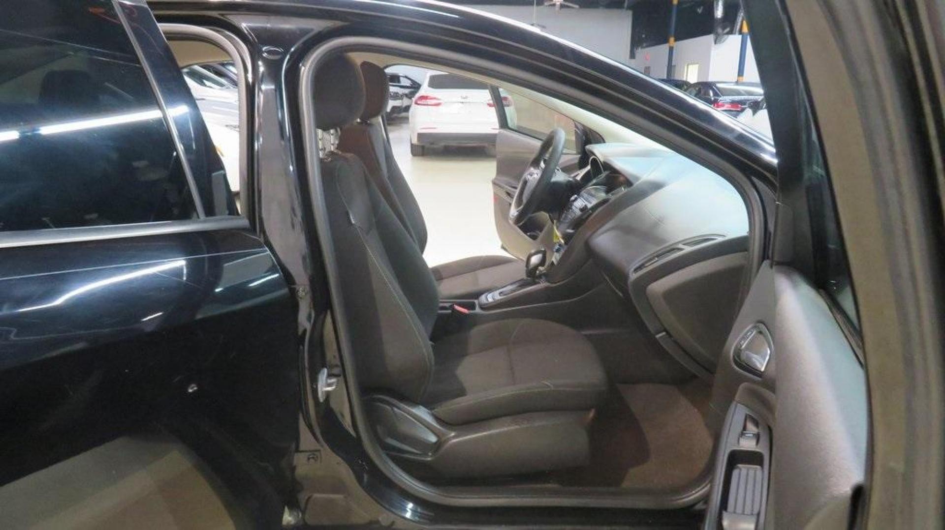 2018 Shadow Black /Charcoal Black Ford Focus SE (1FADP3F26JL) with an 2.0L I4 DGI Ti-VCT engine, Automatic transmission, located at 15300 Midway Rd., Addison, TX, 75001, (972) 702-0011, 32.958321, -96.838074 - Photo#13