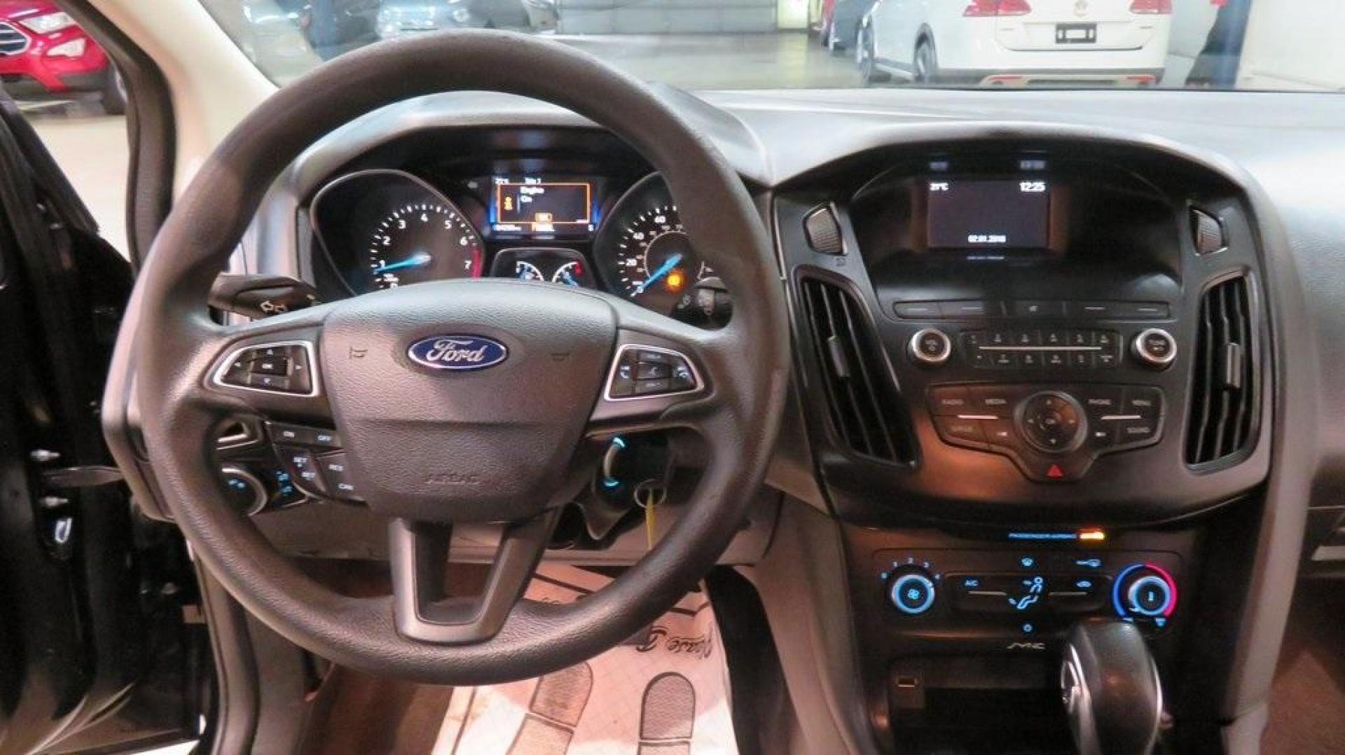 2018 Shadow Black /Charcoal Black Ford Focus SE (1FADP3F26JL) with an 2.0L I4 DGI Ti-VCT engine, Automatic transmission, located at 15300 Midway Rd., Addison, TX, 75001, (972) 702-0011, 32.958321, -96.838074 - Photo#15