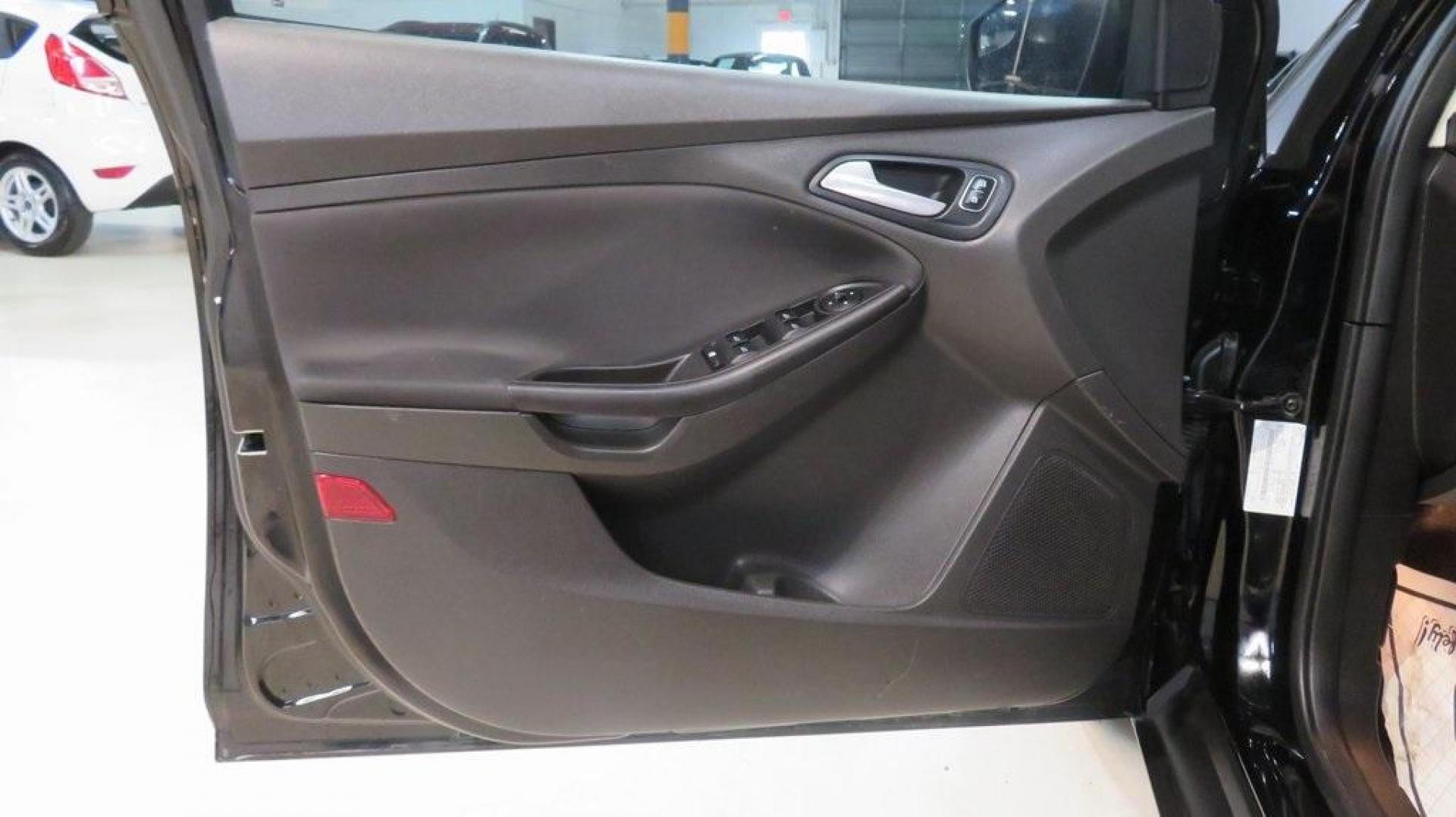 2018 Shadow Black /Charcoal Black Ford Focus SE (1FADP3F26JL) with an 2.0L I4 DGI Ti-VCT engine, Automatic transmission, located at 15300 Midway Rd., Addison, TX, 75001, (972) 702-0011, 32.958321, -96.838074 - Photo#23