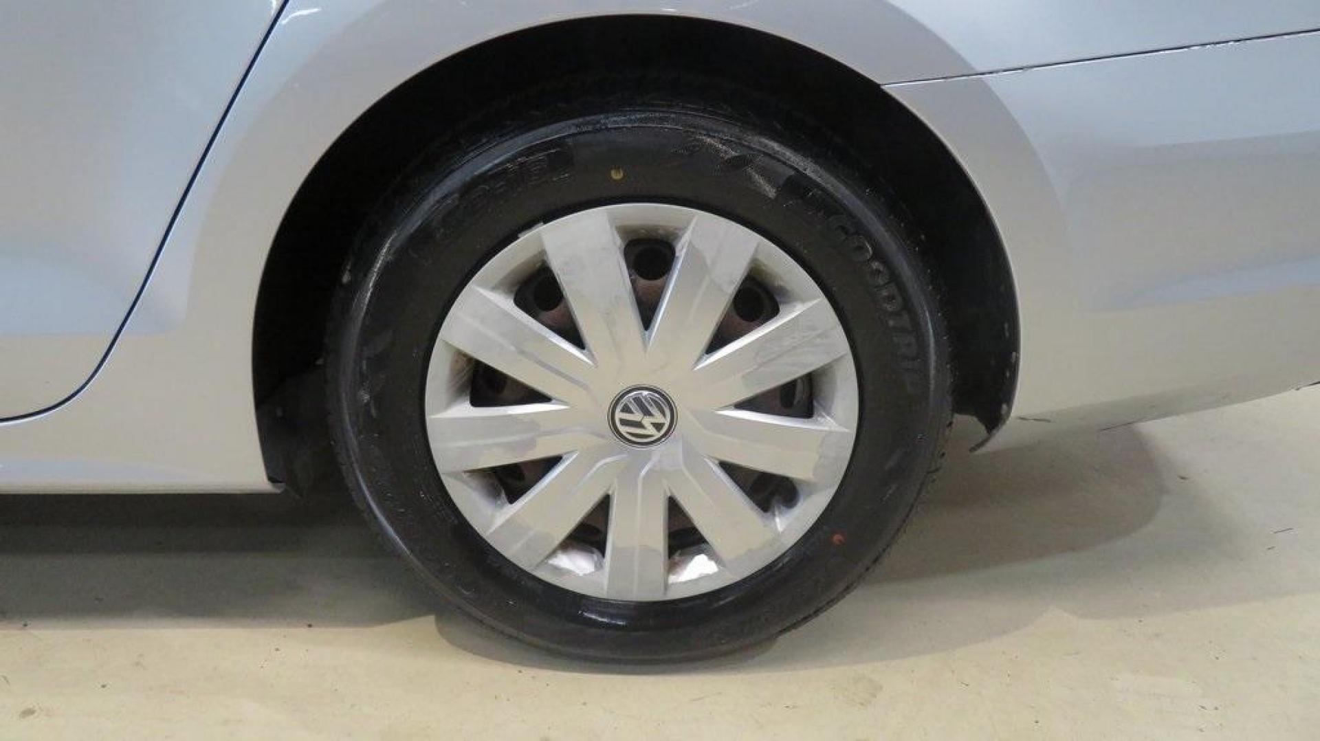 2016 Reflex Silver Metallic /Black Volkswagen Jetta 1.4T S (3VW267AJ1GM) with an I4 engine, Automatic transmission, located at 15300 Midway Rd., Addison, TX, 75001, (972) 702-0011, 32.958321, -96.838074 - Photo#11