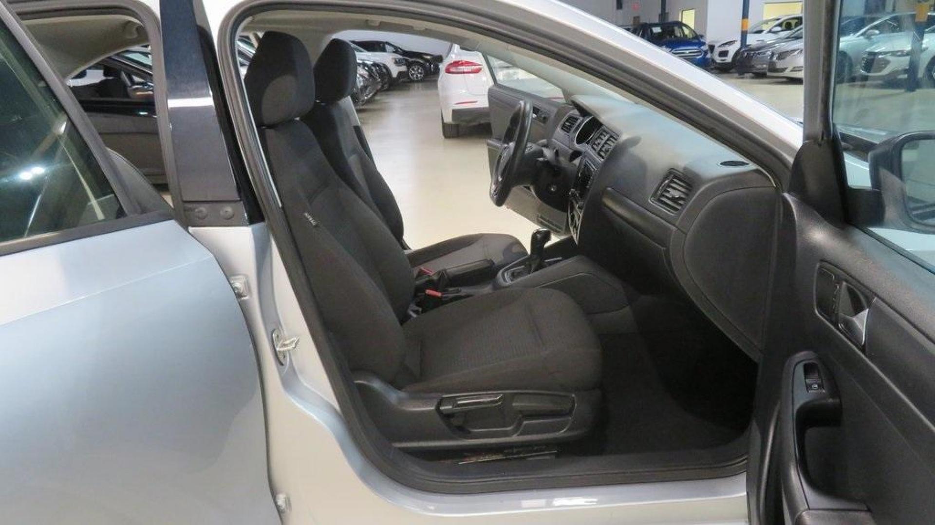 2016 Reflex Silver Metallic /Black Volkswagen Jetta 1.4T S (3VW267AJ1GM) with an I4 engine, Automatic transmission, located at 15300 Midway Rd., Addison, TX, 75001, (972) 702-0011, 32.958321, -96.838074 - Photo#16