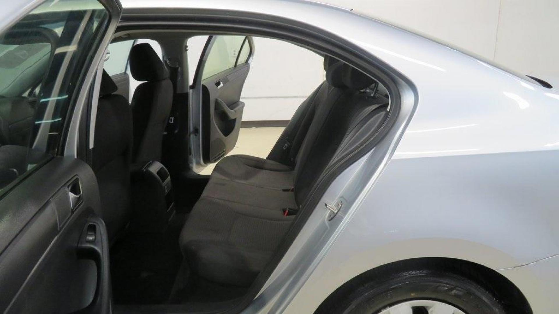 2016 Reflex Silver Metallic /Black Volkswagen Jetta 1.4T S (3VW267AJ1GM) with an I4 engine, Automatic transmission, located at 15300 Midway Rd., Addison, TX, 75001, (972) 702-0011, 32.958321, -96.838074 - Photo#18