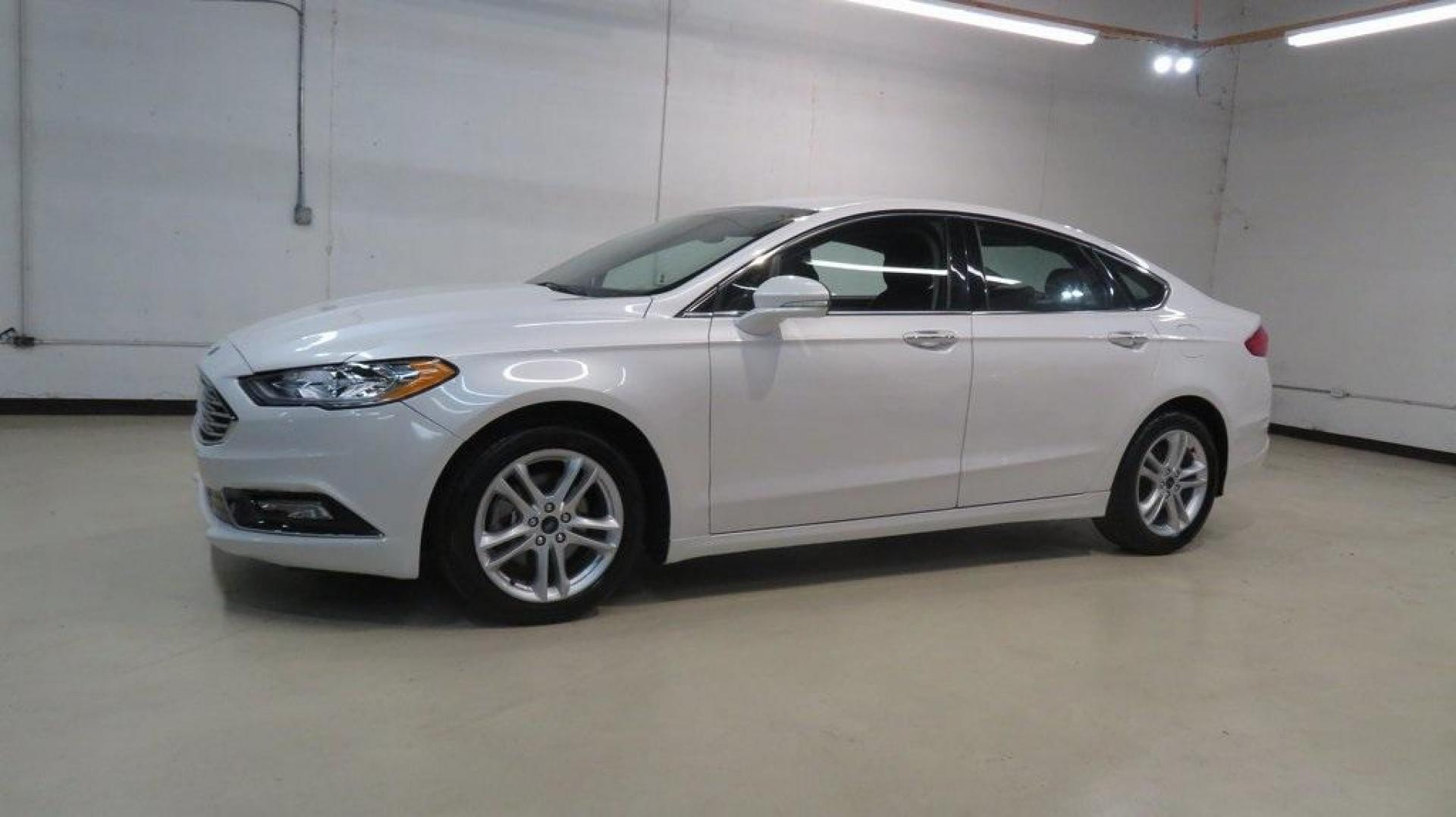 2018 White Platinum /Ebony Ford Fusion SE (3FA6P0HDXJR) with an 1.5L EcoBoost engine, Automatic transmission, located at 15300 Midway Rd., Addison, TX, 75001, (972) 702-0011, 32.958321, -96.838074 - Photo#4