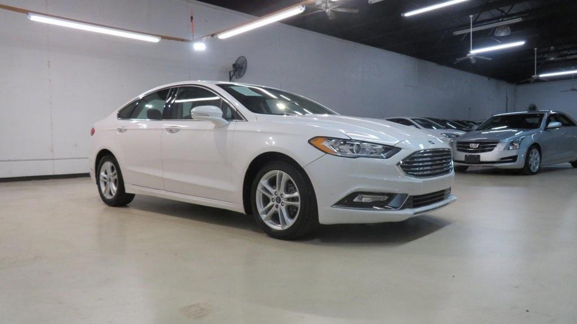 2018 White Platinum /Ebony Ford Fusion SE (3FA6P0HDXJR) with an 1.5L EcoBoost engine, Automatic transmission, located at 15300 Midway Rd., Addison, TX, 75001, (972) 702-0011, 32.958321, -96.838074 - Photo#6