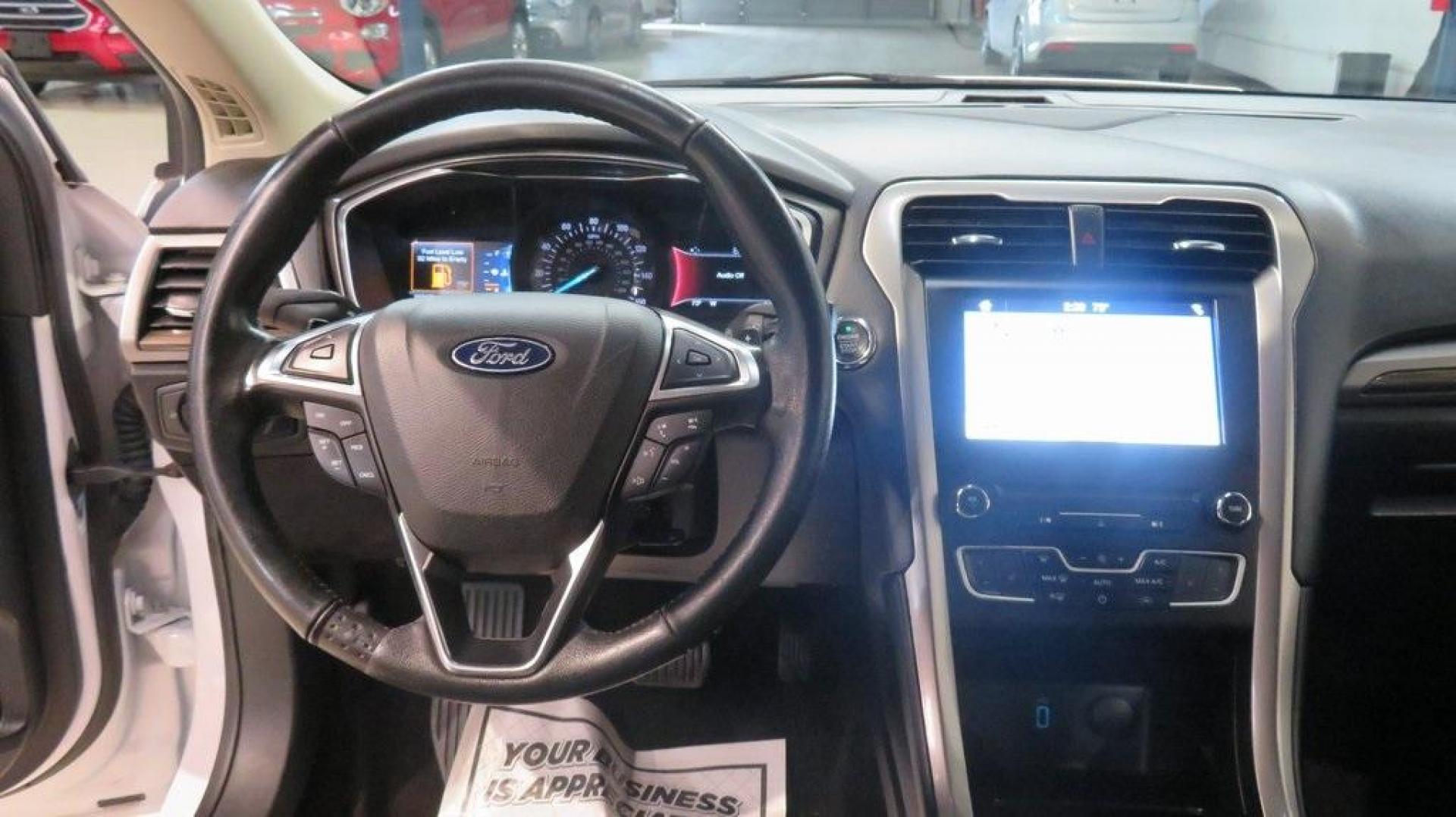 2018 White Platinum /Ebony Ford Fusion SE (3FA6P0HDXJR) with an 1.5L EcoBoost engine, Automatic transmission, located at 15300 Midway Rd., Addison, TX, 75001, (972) 702-0011, 32.958321, -96.838074 - Photo#16
