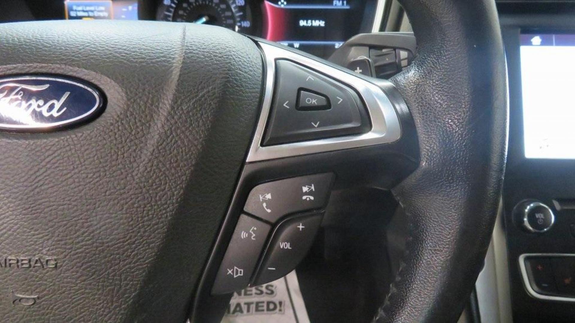 2018 White Platinum /Ebony Ford Fusion SE (3FA6P0HDXJR) with an 1.5L EcoBoost engine, Automatic transmission, located at 15300 Midway Rd., Addison, TX, 75001, (972) 702-0011, 32.958321, -96.838074 - Photo#24
