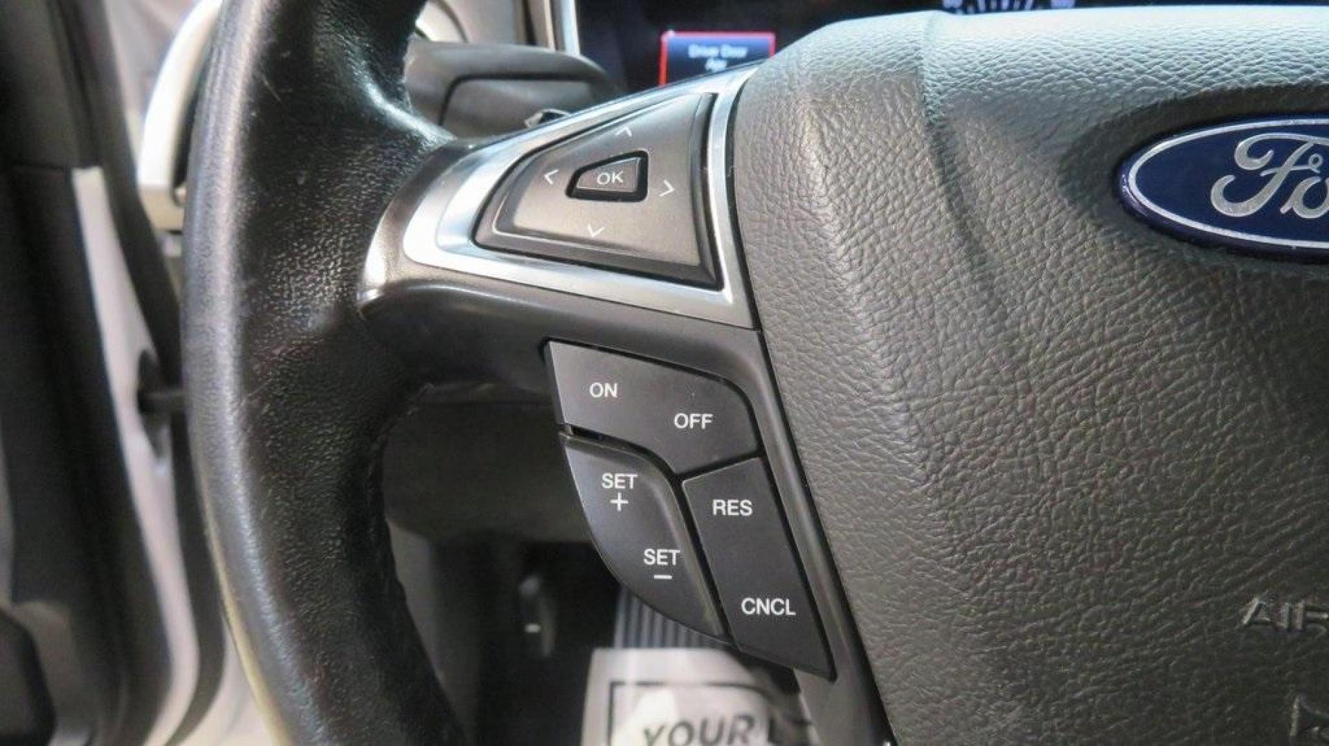 2018 White Platinum /Ebony Ford Fusion SE (3FA6P0HDXJR) with an 1.5L EcoBoost engine, Automatic transmission, located at 15300 Midway Rd., Addison, TX, 75001, (972) 702-0011, 32.958321, -96.838074 - Photo#25