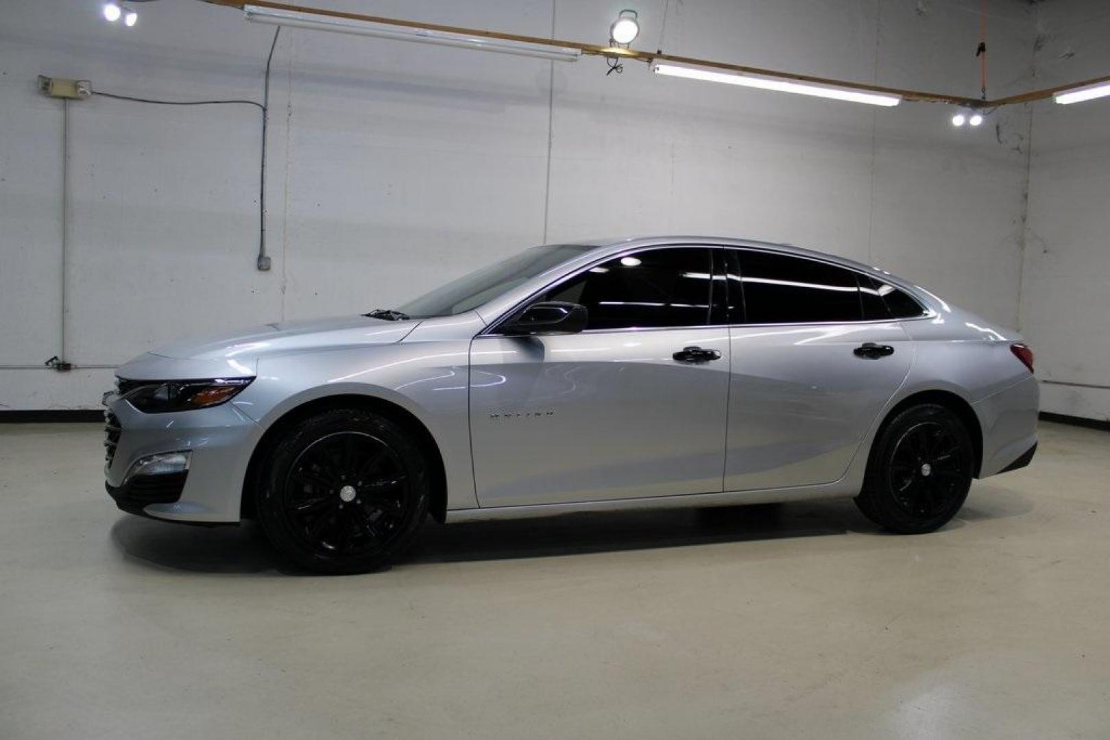 2021 Silver Ice Metallic /Jet Black Chevrolet Malibu LT (1G1ZD5ST9MF) with an 1.5L DOHC engine, CVT transmission, located at 15300 Midway Rd., Addison, TX, 75001, (972) 702-0011, 32.958321, -96.838074 - 2021 Chevrolet Malibu LT<br>Now Available at Midway Auto Group Addison, Texas<br><br>Sleek, modern, and well-equipped, the 2021 Chevrolet Malibu LT offers midsize comfort with standout style and impressive fuel efficiency. Whether you're commuting through Addison or heading out on a weekend trip ac - Photo#4