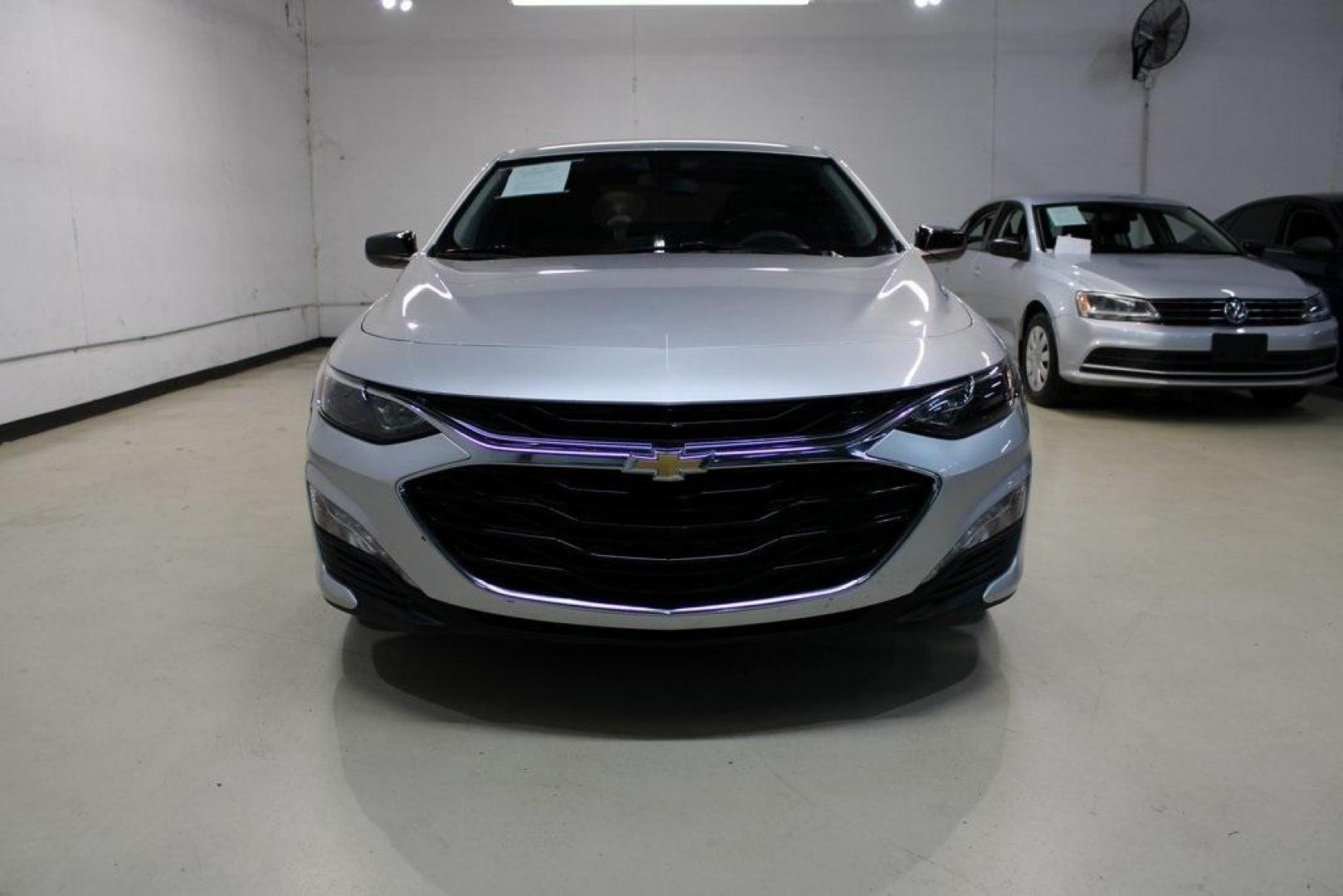 2021 Silver Ice Metallic /Jet Black Chevrolet Malibu LT (1G1ZD5ST9MF) with an 1.5L DOHC engine, CVT transmission, located at 15300 Midway Rd., Addison, TX, 75001, (972) 702-0011, 32.958321, -96.838074 - 2021 Chevrolet Malibu LT<br>Now Available at Midway Auto Group Addison, Texas<br><br>Sleek, modern, and well-equipped, the 2021 Chevrolet Malibu LT offers midsize comfort with standout style and impressive fuel efficiency. Whether you're commuting through Addison or heading out on a weekend trip ac - Photo#5