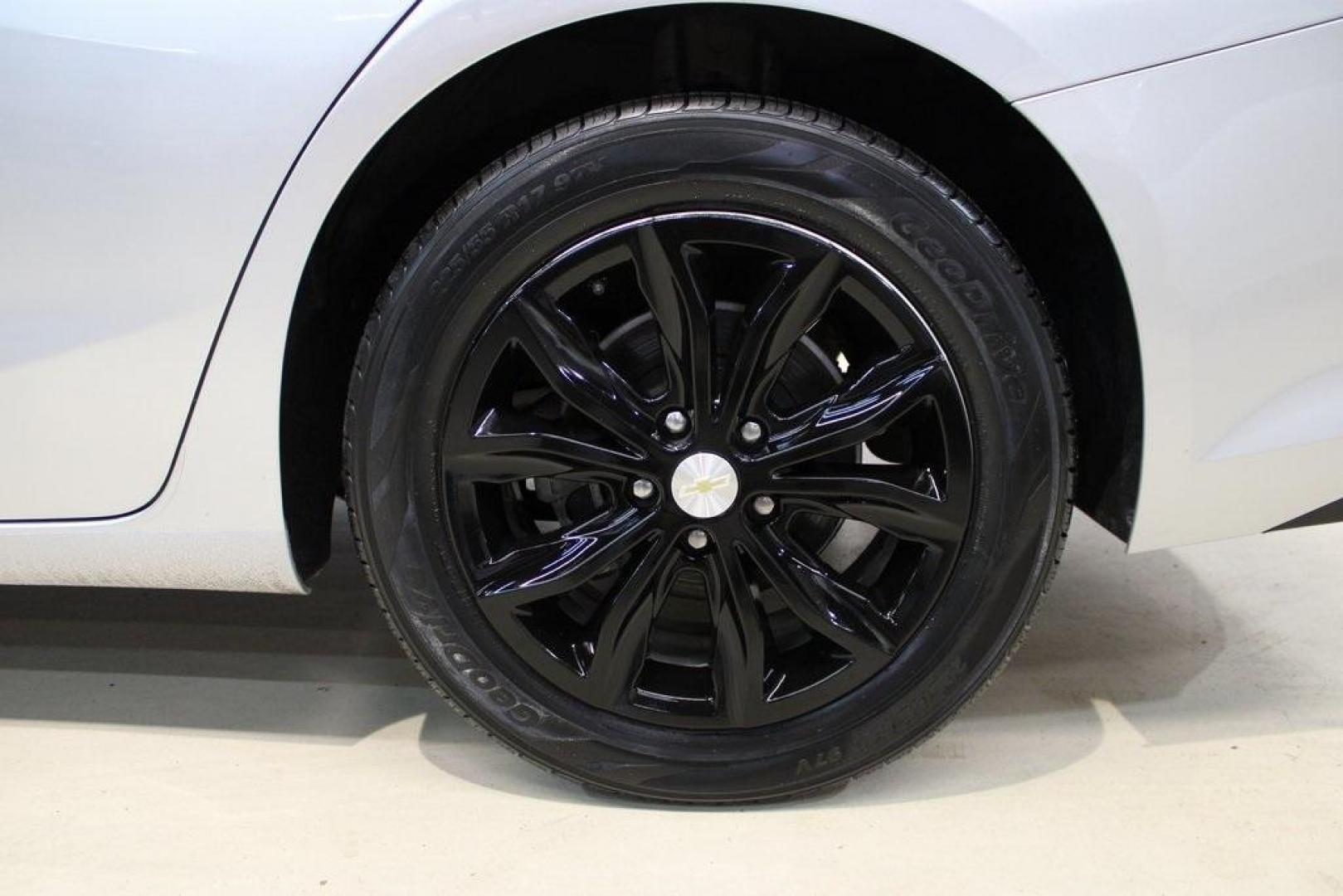 2021 Silver Ice Metallic /Jet Black Chevrolet Malibu LT (1G1ZD5ST9MF) with an 1.5L DOHC engine, CVT transmission, located at 15300 Midway Rd., Addison, TX, 75001, (972) 702-0011, 32.958321, -96.838074 - 2021 Chevrolet Malibu LT<br>Now Available at Midway Auto Group Addison, Texas<br><br>Sleek, modern, and well-equipped, the 2021 Chevrolet Malibu LT offers midsize comfort with standout style and impressive fuel efficiency. Whether you're commuting through Addison or heading out on a weekend trip ac - Photo#8