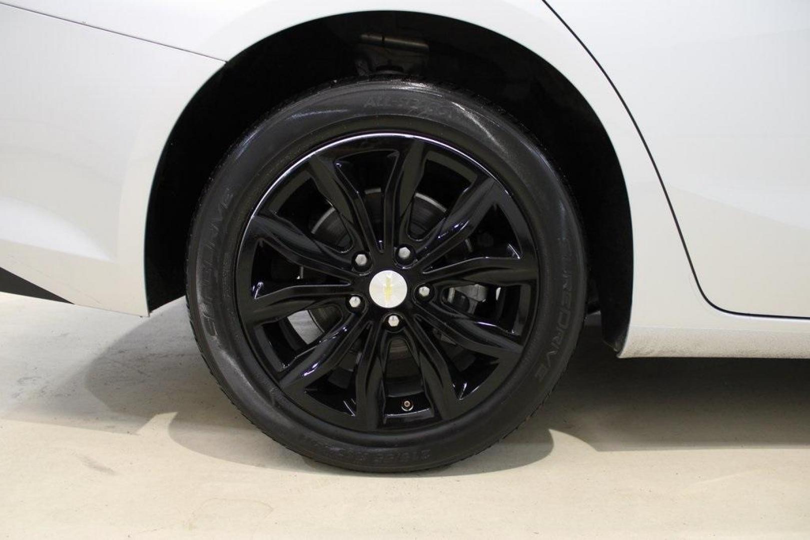 2021 Silver Ice Metallic /Jet Black Chevrolet Malibu LT (1G1ZD5ST9MF) with an 1.5L DOHC engine, CVT transmission, located at 15300 Midway Rd., Addison, TX, 75001, (972) 702-0011, 32.958321, -96.838074 - 2021 Chevrolet Malibu LT<br>Now Available at Midway Auto Group Addison, Texas<br><br>Sleek, modern, and well-equipped, the 2021 Chevrolet Malibu LT offers midsize comfort with standout style and impressive fuel efficiency. Whether you're commuting through Addison or heading out on a weekend trip ac - Photo#9
