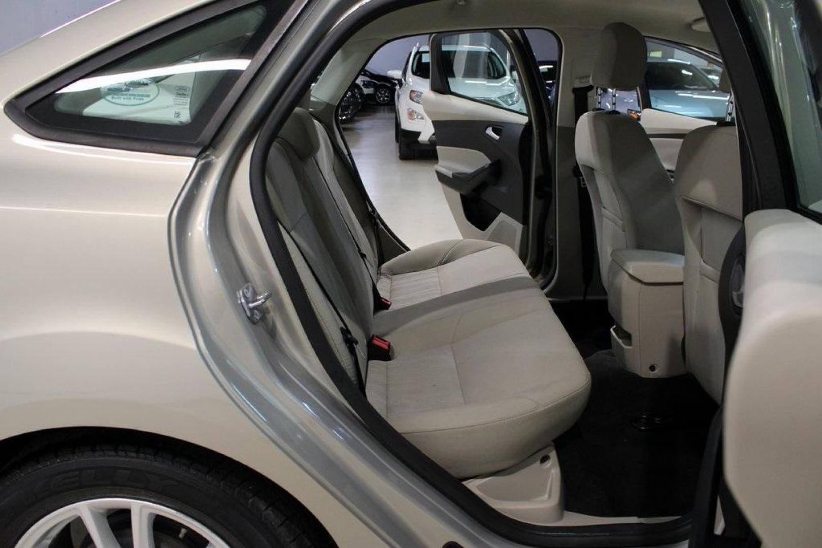 2015 Tectonic /Medium Light Stone Ford Focus SE (1FADP3F29FL) with an 2.0L 4-Cylinder DGI Flex Fuel DOHC engine, Automatic transmission, located at 15300 Midway Rd., Addison, TX, 75001, (972) 702-0011, 32.958321, -96.838074 - 2015 Ford Focus SE<br>Now Available at Midway Auto Group Addison, Texas<br><br>Efficient, comfortable, and packed with useful tech, the 2015 Ford Focus SE is the ideal compact sedan for daily driving around Addison or longer commutes across Texas. With a sleek design and responsive handling, it off - Photo#15