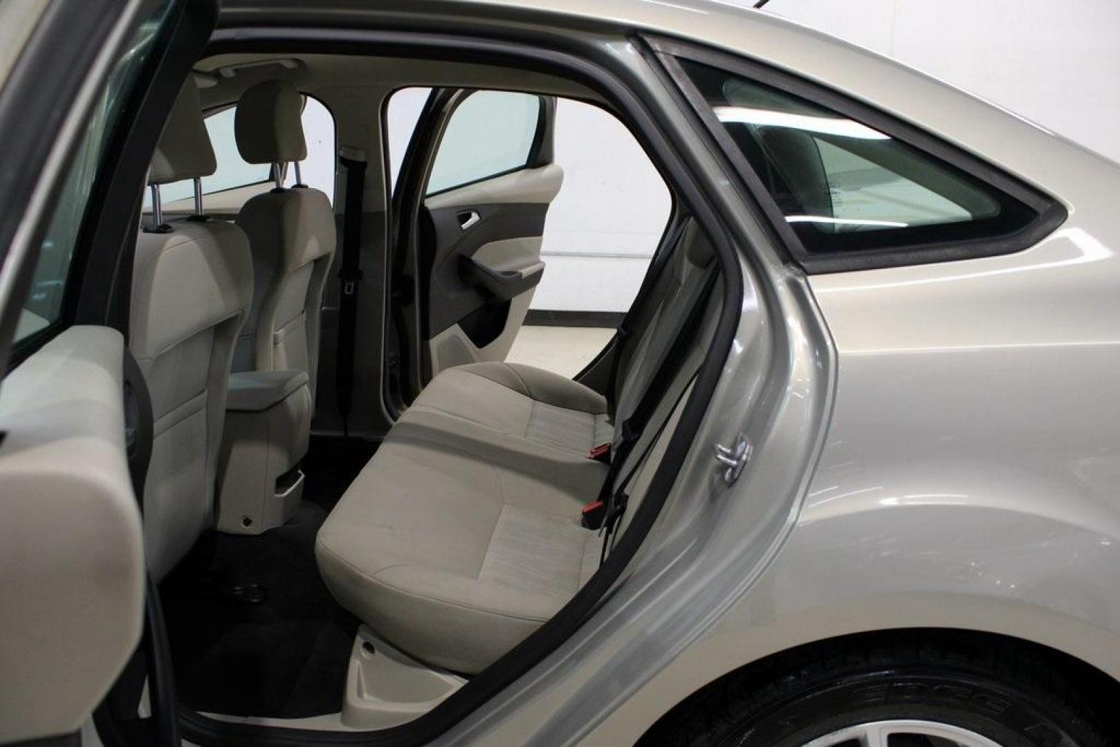 2015 Tectonic /Medium Light Stone Ford Focus SE (1FADP3F29FL) with an 2.0L 4-Cylinder DGI Flex Fuel DOHC engine, Automatic transmission, located at 15300 Midway Rd., Addison, TX, 75001, (972) 702-0011, 32.958321, -96.838074 - 2015 Ford Focus SE<br>Now Available at Midway Auto Group Addison, Texas<br><br>Efficient, comfortable, and packed with useful tech, the 2015 Ford Focus SE is the ideal compact sedan for daily driving around Addison or longer commutes across Texas. With a sleek design and responsive handling, it off - Photo#16