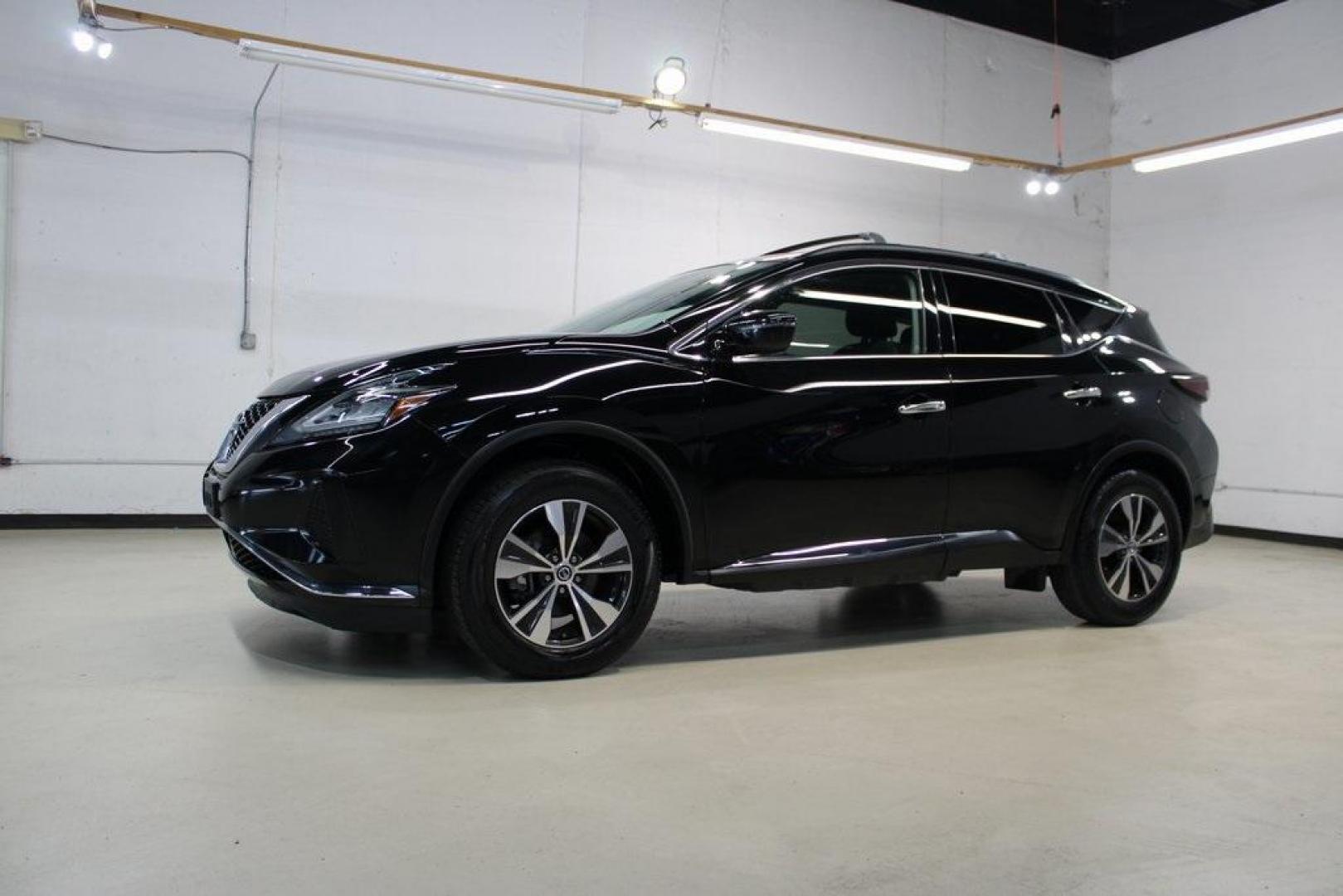 2020 Super Black Metallic /Graphite Nissan Murano SV (5N1AZ2BS9LN) with an 3.5L V6 DOHC 24V engine, CVT transmission, located at 15300 Midway Rd., Addison, TX, 75001, (972) 702-0011, 32.958321, -96.838074 - 2020 Nissan Murano SL<br>Now Available at Midway Auto Group Addison, Texas<br><br>Upscale, smooth, and packed with advanced features, the 2020 Nissan Murano SL is a midsize SUV that blends comfort and technology with confident performance. With a sleek design, premium interior, and an impressive su - Photo#4