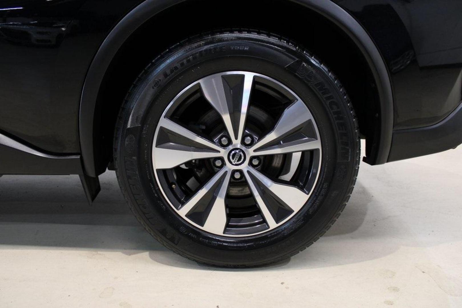 2020 Super Black Metallic /Graphite Nissan Murano SV (5N1AZ2BS9LN) with an 3.5L V6 DOHC 24V engine, CVT transmission, located at 15300 Midway Rd., Addison, TX, 75001, (972) 702-0011, 32.958321, -96.838074 - 2020 Nissan Murano SL<br>Now Available at Midway Auto Group Addison, Texas<br><br>Upscale, smooth, and packed with advanced features, the 2020 Nissan Murano SL is a midsize SUV that blends comfort and technology with confident performance. With a sleek design, premium interior, and an impressive su - Photo#9