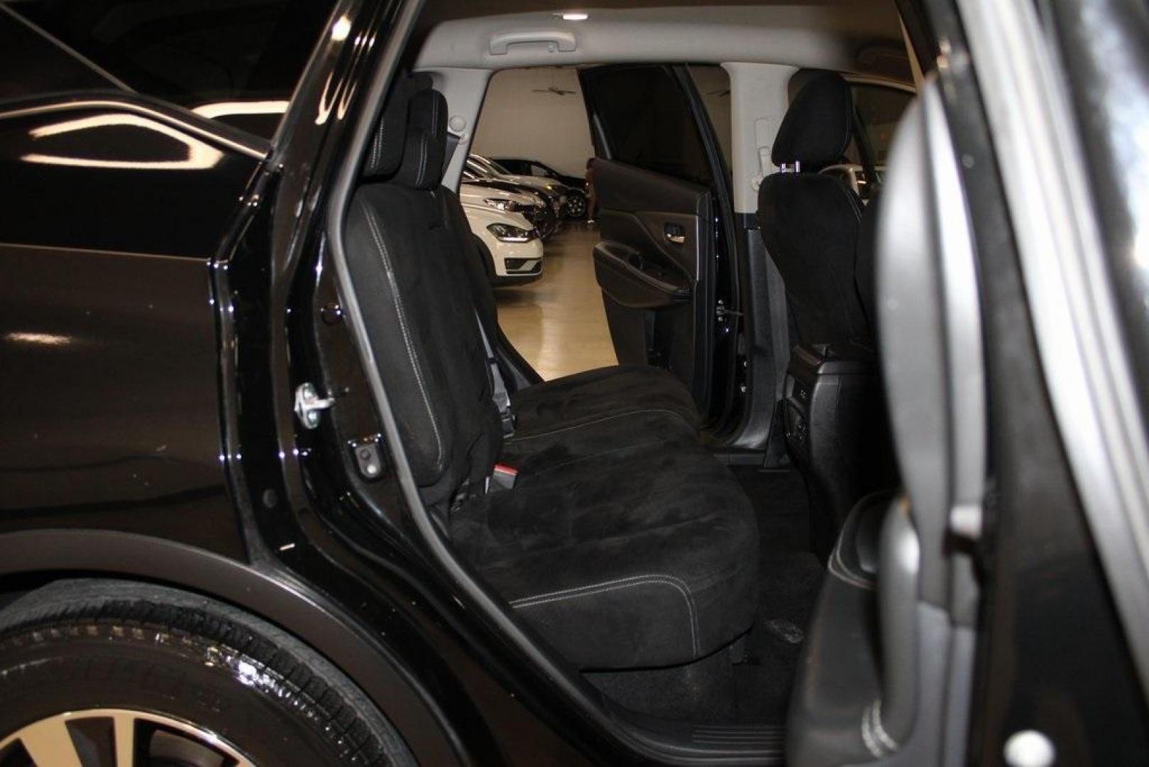 2020 Super Black Metallic /Graphite Nissan Murano SV (5N1AZ2BS9LN) with an 3.5L V6 DOHC 24V engine, CVT transmission, located at 15300 Midway Rd., Addison, TX, 75001, (972) 702-0011, 32.958321, -96.838074 - 2020 Nissan Murano SL<br>Now Available at Midway Auto Group Addison, Texas<br><br>Upscale, smooth, and packed with advanced features, the 2020 Nissan Murano SL is a midsize SUV that blends comfort and technology with confident performance. With a sleek design, premium interior, and an impressive su - Photo#14