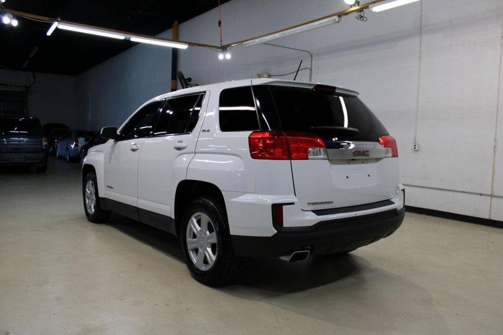 2016 Summit White /Jet Black GMC Terrain SLE-1 (2GKALMEK4G6) with an 2.4L 4-Cylinder SIDI DOHC VVT engine, Automatic transmission, located at 15300 Midway Rd., Addison, TX, 75001, (972) 702-0011, 32.958321, -96.838074 - 2016 GMC Terrain SLE-1<br>Now Available at Midway Auto Group Addison, Texas<br><br>Spacious, smooth, and impressively efficient, the 2016 GMC Terrain SLE-1 offers a refined ride with the versatility to handle both everyday errands and weekend getaways. With its upscale styling, quiet cabin, and fam - Photo#3