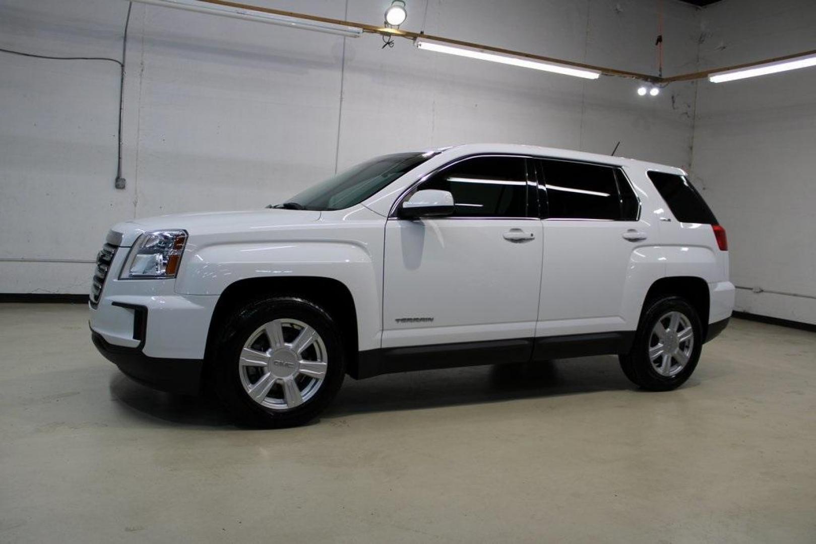 2016 Summit White /Jet Black GMC Terrain SLE-1 (2GKALMEK4G6) with an 2.4L 4-Cylinder SIDI DOHC VVT engine, Automatic transmission, located at 15300 Midway Rd., Addison, TX, 75001, (972) 702-0011, 32.958321, -96.838074 - 2016 GMC Terrain SLE-1<br>Now Available at Midway Auto Group Addison, Texas<br><br>Spacious, smooth, and impressively efficient, the 2016 GMC Terrain SLE-1 offers a refined ride with the versatility to handle both everyday errands and weekend getaways. With its upscale styling, quiet cabin, and fam - Photo#4