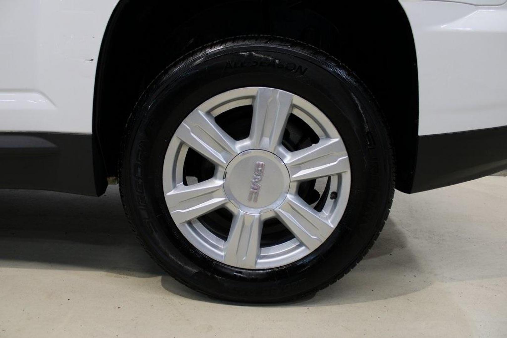 2016 Summit White /Jet Black GMC Terrain SLE-1 (2GKALMEK4G6) with an 2.4L 4-Cylinder SIDI DOHC VVT engine, Automatic transmission, located at 15300 Midway Rd., Addison, TX, 75001, (972) 702-0011, 32.958321, -96.838074 - 2016 GMC Terrain SLE-1<br>Now Available at Midway Auto Group Addison, Texas<br><br>Spacious, smooth, and impressively efficient, the 2016 GMC Terrain SLE-1 offers a refined ride with the versatility to handle both everyday errands and weekend getaways. With its upscale styling, quiet cabin, and fam - Photo#9