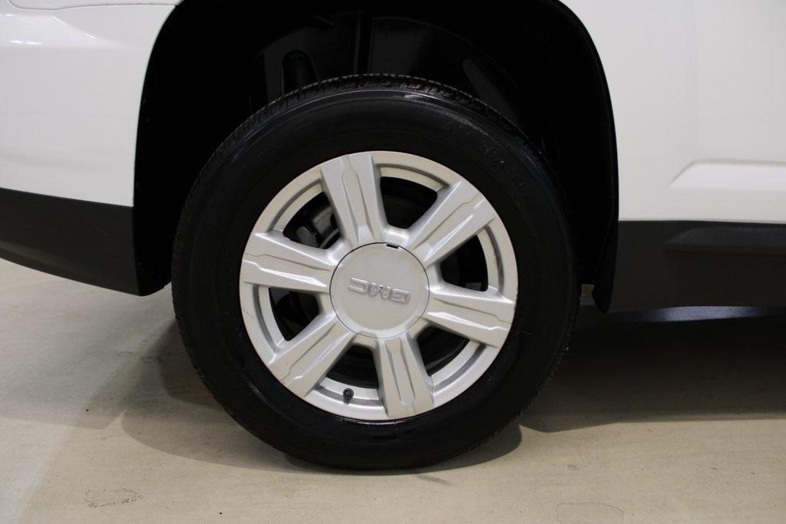 2016 Summit White /Jet Black GMC Terrain SLE-1 (2GKALMEK4G6) with an 2.4L 4-Cylinder SIDI DOHC VVT engine, Automatic transmission, located at 15300 Midway Rd., Addison, TX, 75001, (972) 702-0011, 32.958321, -96.838074 - 2016 GMC Terrain SLE-1<br>Now Available at Midway Auto Group Addison, Texas<br><br>Spacious, smooth, and impressively efficient, the 2016 GMC Terrain SLE-1 offers a refined ride with the versatility to handle both everyday errands and weekend getaways. With its upscale styling, quiet cabin, and fam - Photo#10