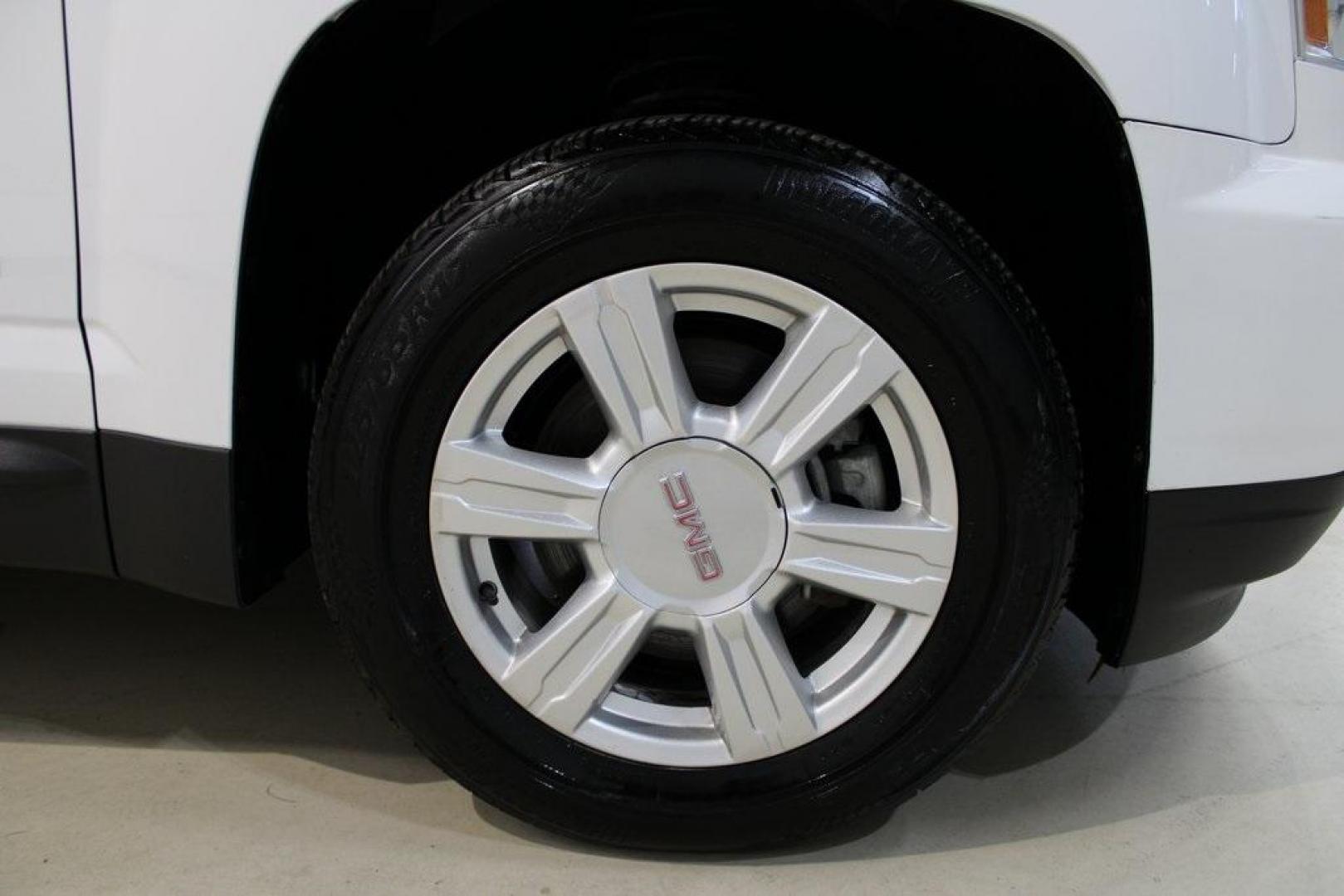 2016 Summit White /Jet Black GMC Terrain SLE-1 (2GKALMEK4G6) with an 2.4L 4-Cylinder SIDI DOHC VVT engine, Automatic transmission, located at 15300 Midway Rd., Addison, TX, 75001, (972) 702-0011, 32.958321, -96.838074 - 2016 GMC Terrain SLE-1<br>Now Available at Midway Auto Group Addison, Texas<br><br>Spacious, smooth, and impressively efficient, the 2016 GMC Terrain SLE-1 offers a refined ride with the versatility to handle both everyday errands and weekend getaways. With its upscale styling, quiet cabin, and fam - Photo#11