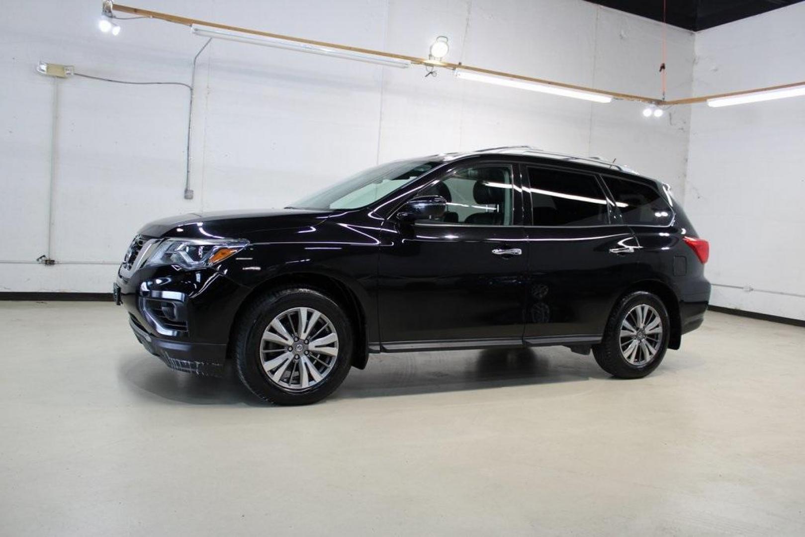 2018 Magnetic Black /Charcoal Nissan Pathfinder SL (5N1DR2MN2JC) with an V6 engine, CVT transmission, located at 15300 Midway Rd., Addison, TX, 75001, (972) 702-0011, 32.958321, -96.838074 - 2018 Nissan Pathfinder SV<br>Now Available at Midway Auto Group Addison, Texas<br><br>Spacious, capable, and loaded with family-friendly features, the 2018 Nissan Pathfinder SV is built for those who need room to move and the confidence to go anywhere. Whether youre navigating city streets in Addis - Photo#4