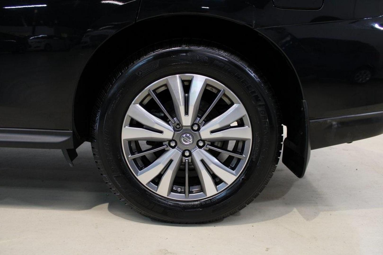 2018 Magnetic Black /Charcoal Nissan Pathfinder SL (5N1DR2MN2JC) with an V6 engine, CVT transmission, located at 15300 Midway Rd., Addison, TX, 75001, (972) 702-0011, 32.958321, -96.838074 - 2018 Nissan Pathfinder SV<br>Now Available at Midway Auto Group Addison, Texas<br><br>Spacious, capable, and loaded with family-friendly features, the 2018 Nissan Pathfinder SV is built for those who need room to move and the confidence to go anywhere. Whether youre navigating city streets in Addis - Photo#9